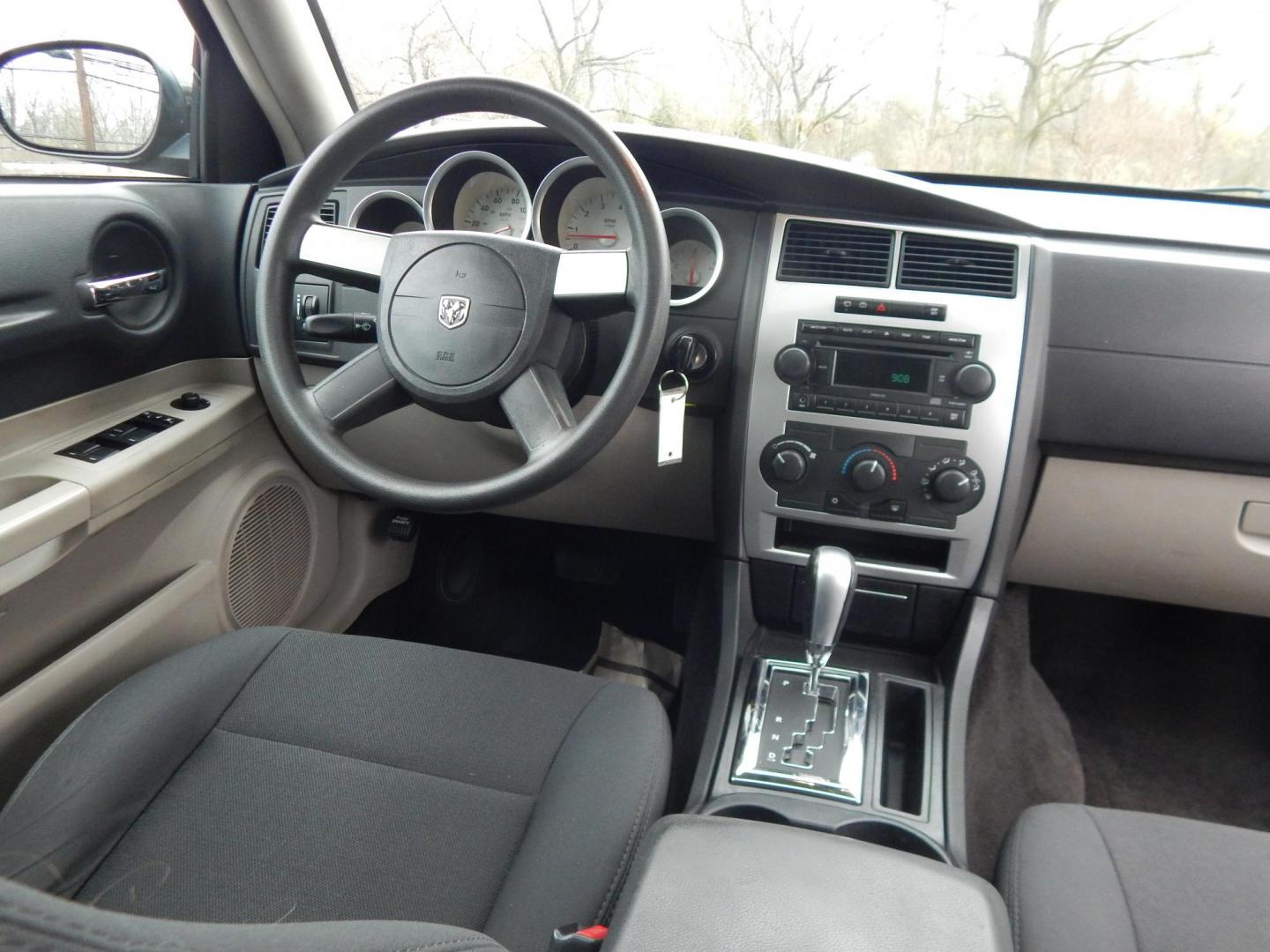 2007 Black /Black Dodge Magnum SXT AWD (2D4GZ47V67H) with an 3.5L V6 SOHC 24V engine, 5-Speed Automatic transmission, located at 6528 Lower York Road, New Hope, PA, 18938, (215) 862-9555, 40.358707, -74.977882 - Here we have a very cool, ONE OWNER AND NO ACCIDENTS, Dodge Magnum SXT with a 3.5L V6 putting power to all four wheels via automatic transmission. Options include: black cloth, power drivers seat, heat and a/c, AM/FM/CD/AUX RADIO, sunroof, tilt steering wheel, cruise control, power windows/locks/mir - Photo#16
