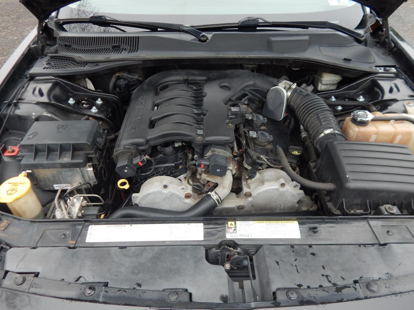 2007 Black /Black Dodge Magnum SXT AWD (2D4GZ47V67H) with an 3.5L V6 SOHC 24V engine, 5-Speed Automatic transmission, located at 6528 Lower York Road, New Hope, PA, 18938, (215) 862-9555, 40.358707, -74.977882 - Here we have a very cool, ONE OWNER AND NO ACCIDENTS, Dodge Magnum SXT with a 3.5L V6 putting power to all four wheels via automatic transmission. Options include: black cloth, power drivers seat, heat and a/c, AM/FM/CD/AUX RADIO, sunroof, tilt steering wheel, cruise control, power windows/locks/mir - Photo#17