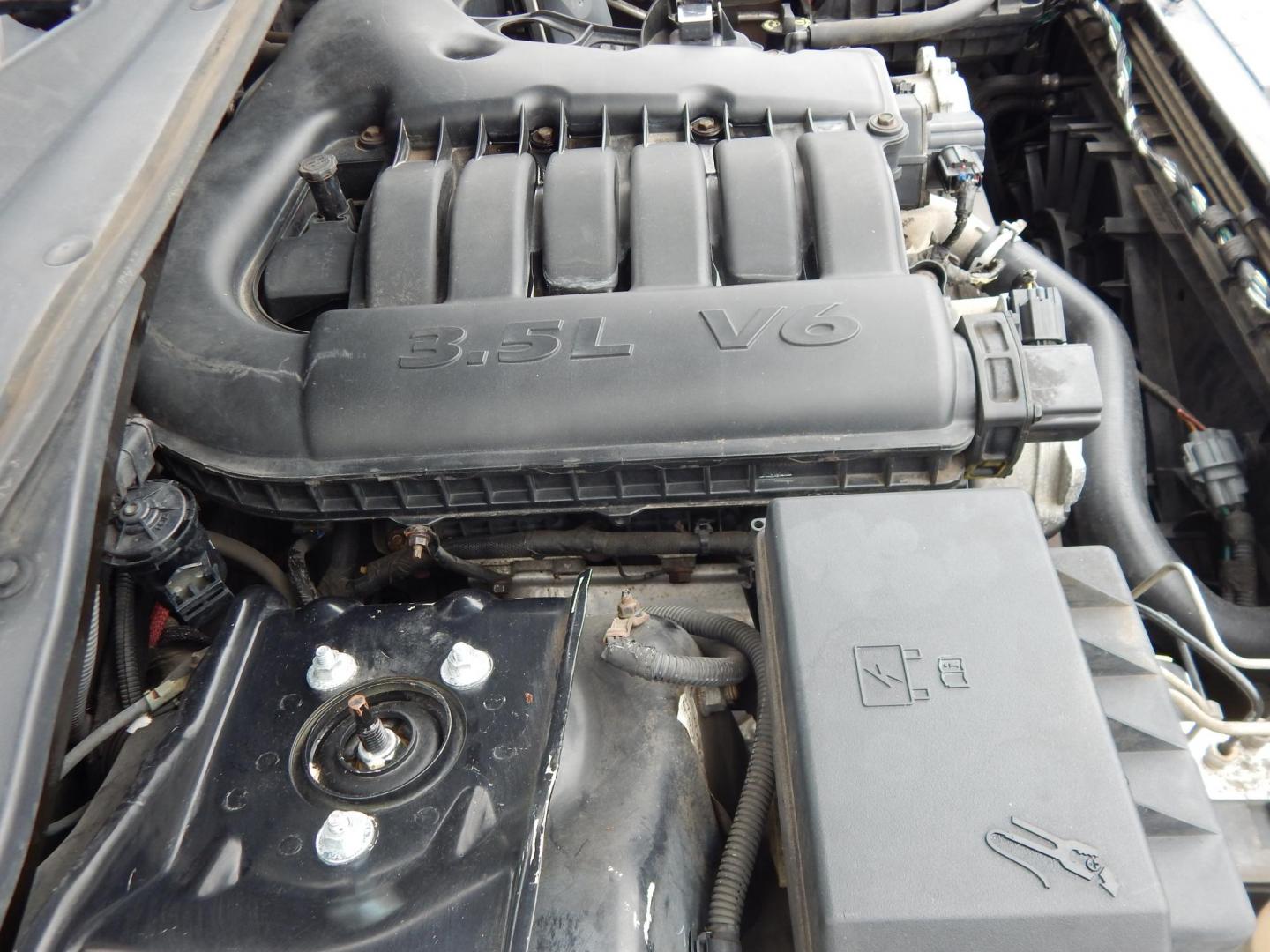 2007 Black /Black Dodge Magnum SXT AWD (2D4GZ47V67H) with an 3.5L V6 SOHC 24V engine, 5-Speed Automatic transmission, located at 6528 Lower York Road, New Hope, PA, 18938, (215) 862-9555, 40.358707, -74.977882 - Here we have a very cool, ONE OWNER AND NO ACCIDENTS, Dodge Magnum SXT with a 3.5L V6 putting power to all four wheels via automatic transmission. Options include: black cloth, power drivers seat, heat and a/c, AM/FM/CD/AUX RADIO, sunroof, tilt steering wheel, cruise control, power windows/locks/mir - Photo#19