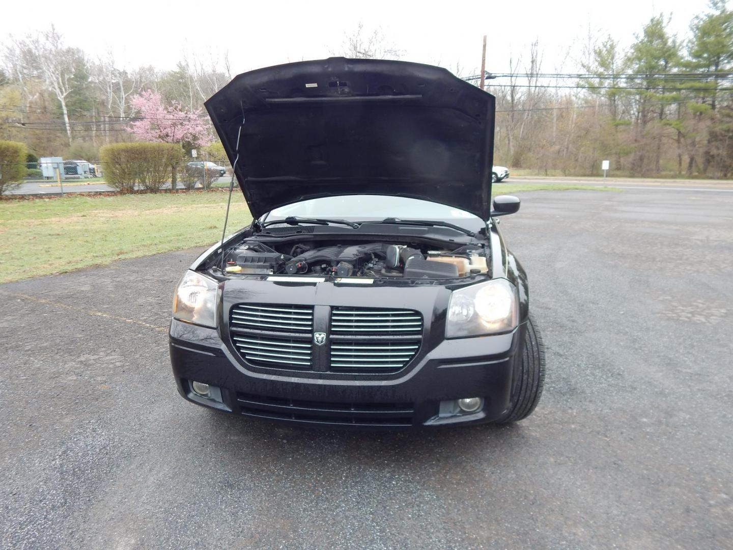 2007 Black /Black Dodge Magnum SXT AWD (2D4GZ47V67H) with an 3.5L V6 SOHC 24V engine, 5-Speed Automatic transmission, located at 6528 Lower York Road, New Hope, PA, 18938, (215) 862-9555, 40.358707, -74.977882 - Here we have a very cool, ONE OWNER AND NO ACCIDENTS, Dodge Magnum SXT with a 3.5L V6 putting power to all four wheels via automatic transmission. Options include: black cloth, power drivers seat, heat and a/c, AM/FM/CD/AUX RADIO, sunroof, tilt steering wheel, cruise control, power windows/locks/mir - Photo#18