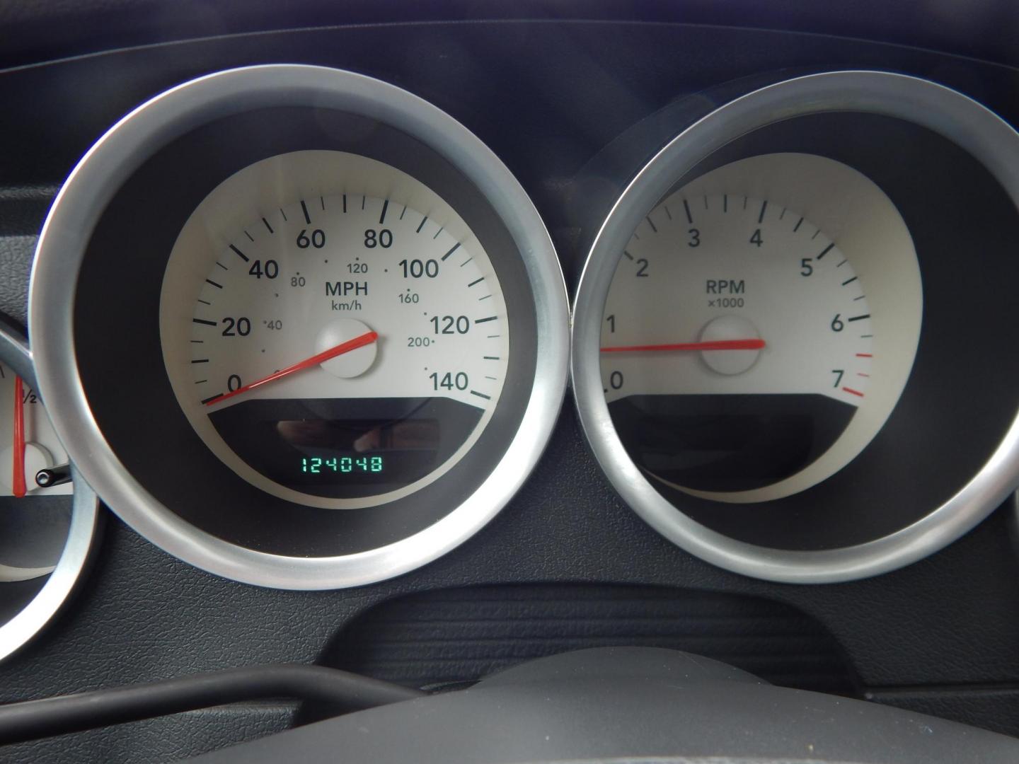 2007 Black /Black Dodge Magnum SXT AWD (2D4GZ47V67H) with an 3.5L V6 SOHC 24V engine, 5-Speed Automatic transmission, located at 6528 Lower York Road, New Hope, PA, 18938, (215) 862-9555, 40.358707, -74.977882 - Here we have a very cool, ONE OWNER AND NO ACCIDENTS, Dodge Magnum SXT with a 3.5L V6 putting power to all four wheels via automatic transmission. Options include: black cloth, power drivers seat, heat and a/c, AM/FM/CD/AUX RADIO, sunroof, tilt steering wheel, cruise control, power windows/locks/mir - Photo#22