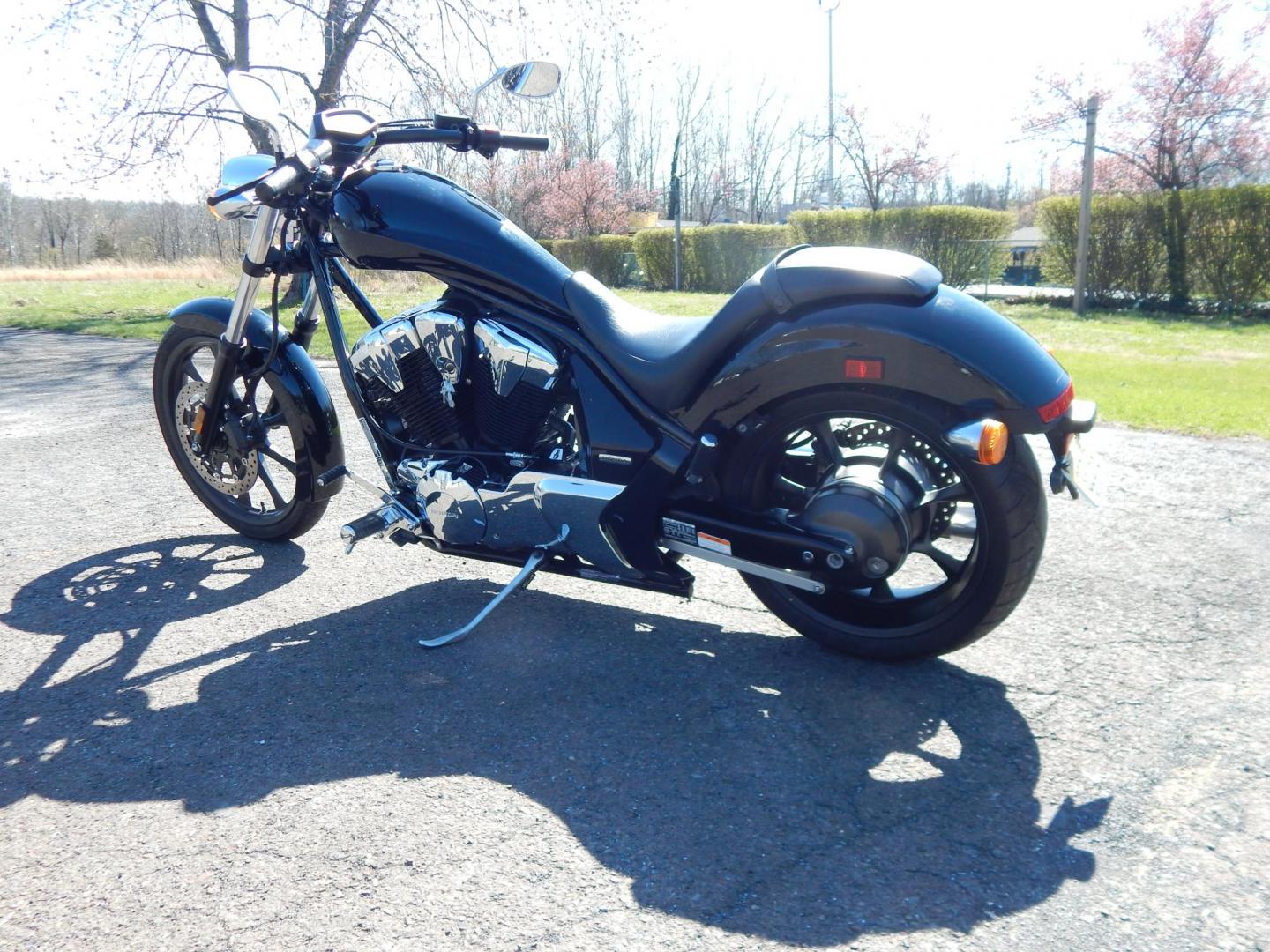 2014 Black /Black Honda Fury - (JH2SC61N5EK) with an 1312CC engine, Manual transmission, located at 6528 Lower York Road, New Hope, PA, 18938, (215) 862-9555, 40.358707, -74.977882 - 2014 Honda Fury VT1300CX – LOW MILES – CLEAN CRUISER Only 1,306 ORIGINAL MILES This is a super clean, low-mileage Honda Fury that’s ready to ride. Hard to find one with miles this low! 1300cc V-Twin 5-Speed Manual Transmission ABS Brakes Fuel Injected Recent Maintenance: Brand Ne - Photo#5