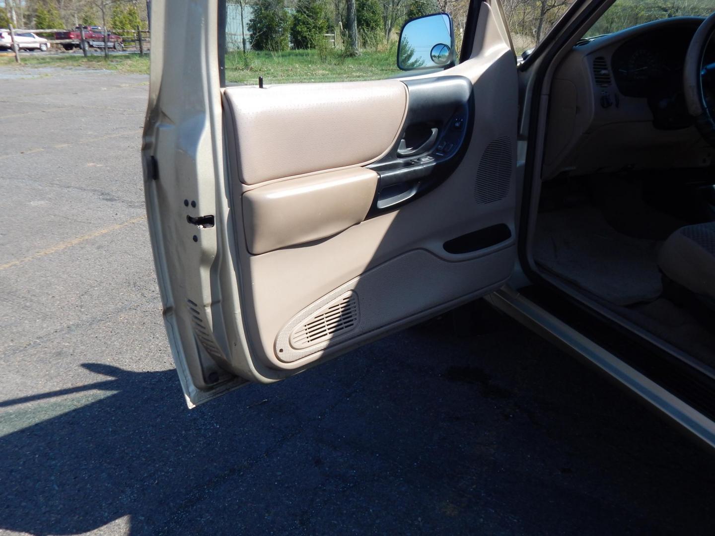 1999 Gold /Tan Ford Ranger XL SuperCab 2WD (1FTYR14V1XT) with an 3.0L V6 OHV 12V FFV engine, Automatic transmission, located at 6528 Lower York Road, New Hope, PA, 18938, (215) 862-9555, 40.358707, -74.977882 - Here we have a no accident, 3 owner Ford Ranger with a 3.0L V6 putting power to the rear wheels via an automatic transmission. Options include: tan cloth, manual seats, AM/FM/CD/TAPE radio, power windows and locks, tilt steering wheel, jump seats, 15 inch wheels, bed cap and side step. This truck ha - Photo#9