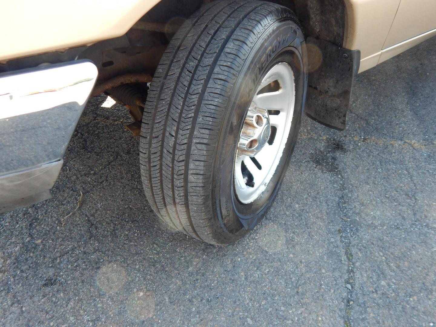 1999 Gold /Tan Ford Ranger XL SuperCab 2WD (1FTYR14V1XT) with an 3.0L V6 OHV 12V FFV engine, Automatic transmission, located at 6528 Lower York Road, New Hope, PA, 18938, (215) 862-9555, 40.358707, -74.977882 - Here we have a no accident, 3 owner Ford Ranger with a 3.0L V6 putting power to the rear wheels via an automatic transmission. Options include: tan cloth, manual seats, AM/FM/CD/TAPE radio, power windows and locks, tilt steering wheel, jump seats, 15 inch wheels, bed cap and side step. This truck ha - Photo#21