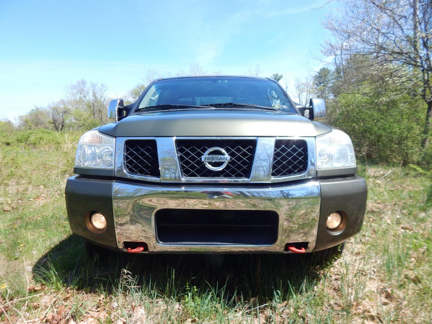 2005 Green /Gray Nissan Titan LE Crew Cab 4WD (1N6AA07B75N) with an 5.6L V8 DOHC 32V engine, 5-Speed Automatic Overdrive transmission, located at 6528 Lower York Road, New Hope, PA, 18938, (215) 862-9555, 40.358707, -74.977882 - Here we have a 2005 Nissan Titan with a 5.6L V8 putting power to the ground via a 4x4 automatic transmission. Options include: gray leather, power seats, heat and AC, heated front seats, aftermarket Sony radio, cruise control, tilt steering wheel, memory drivers seat, power windows/locks/mirrors, so - Photo#9