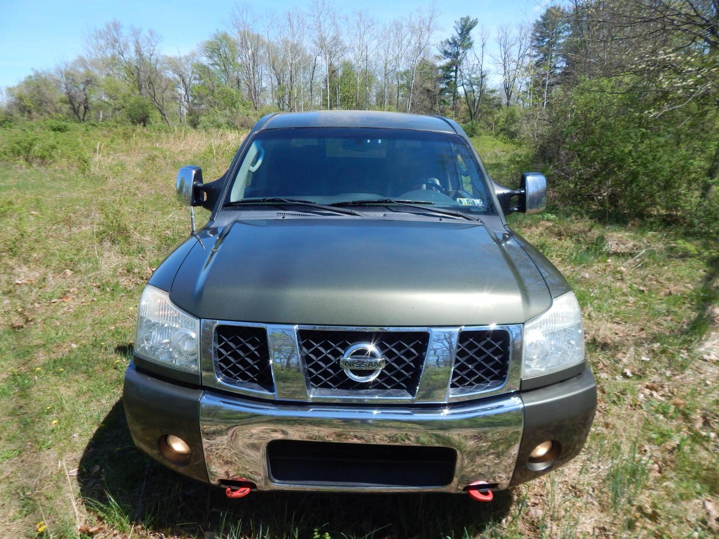 2005 Green /Gray Nissan Titan LE Crew Cab 4WD (1N6AA07B75N) with an 5.6L V8 DOHC 32V engine, 5-Speed Automatic Overdrive transmission, located at 6528 Lower York Road, New Hope, PA, 18938, (215) 862-9555, 40.358707, -74.977882 - Here we have a 2005 Nissan Titan with a 5.6L V8 putting power to the ground via a 4x4 automatic transmission. Options include: gray leather, power seats, heat and AC, heated front seats, aftermarket Sony radio, cruise control, tilt steering wheel, memory drivers seat, power windows/locks/mirrors, so - Photo#10