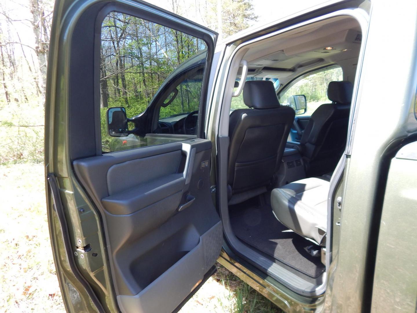2005 Green /Gray Nissan Titan LE Crew Cab 4WD (1N6AA07B75N) with an 5.6L V8 DOHC 32V engine, 5-Speed Automatic Overdrive transmission, located at 6528 Lower York Road, New Hope, PA, 18938, (215) 862-9555, 40.358707, -74.977882 - Here we have a 2005 Nissan Titan with a 5.6L V8 putting power to the ground via a 4x4 automatic transmission. Options include: gray leather, power seats, heat and AC, heated front seats, aftermarket Sony radio, cruise control, tilt steering wheel, memory drivers seat, power windows/locks/mirrors, so - Photo#13