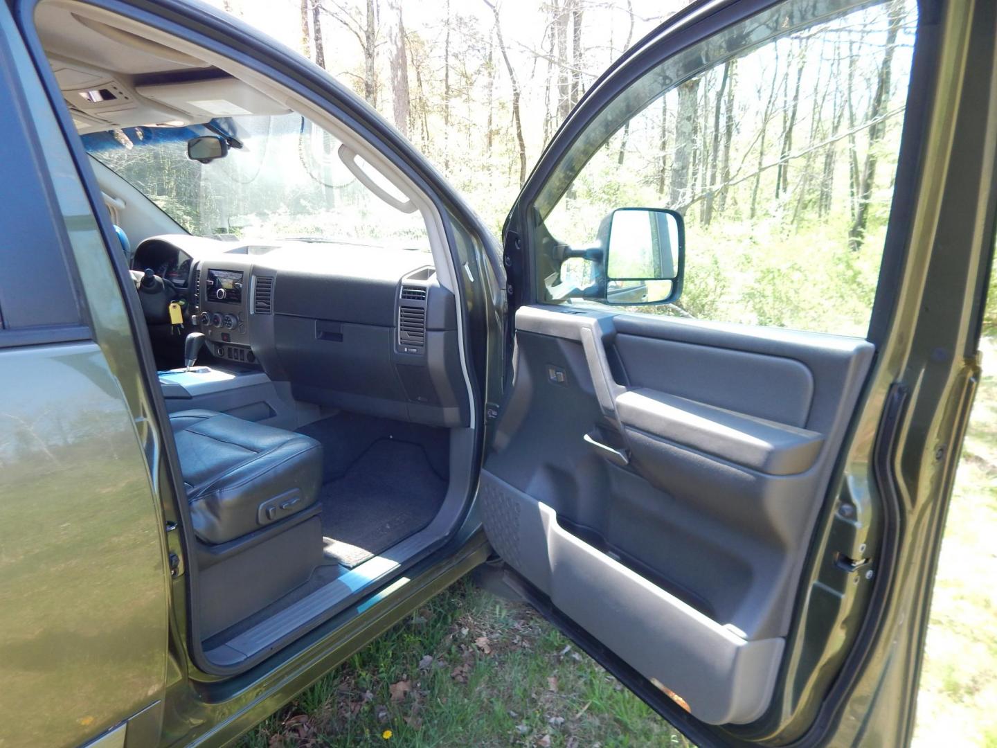 2005 Green /Gray Nissan Titan LE Crew Cab 4WD (1N6AA07B75N) with an 5.6L V8 DOHC 32V engine, 5-Speed Automatic Overdrive transmission, located at 6528 Lower York Road, New Hope, PA, 18938, (215) 862-9555, 40.358707, -74.977882 - Here we have a 2005 Nissan Titan with a 5.6L V8 putting power to the ground via a 4x4 automatic transmission. Options include: gray leather, power seats, heat and AC, heated front seats, aftermarket Sony radio, cruise control, tilt steering wheel, memory drivers seat, power windows/locks/mirrors, so - Photo#18