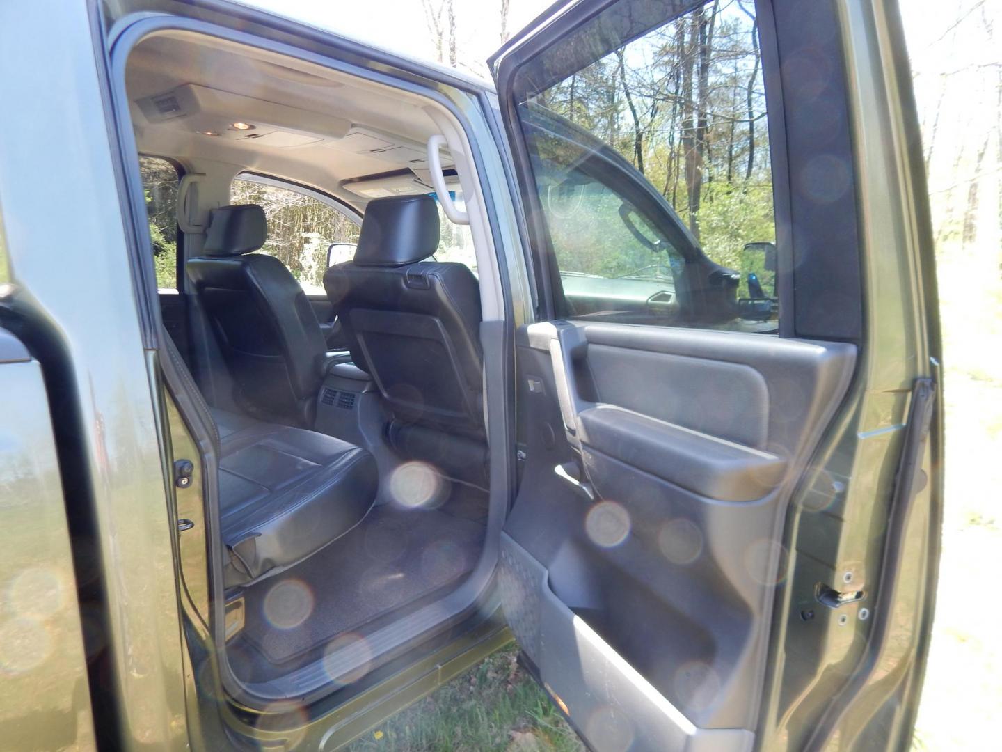 2005 Green /Gray Nissan Titan LE Crew Cab 4WD (1N6AA07B75N) with an 5.6L V8 DOHC 32V engine, 5-Speed Automatic Overdrive transmission, located at 6528 Lower York Road, New Hope, PA, 18938, (215) 862-9555, 40.358707, -74.977882 - Here we have a 2005 Nissan Titan with a 5.6L V8 putting power to the ground via a 4x4 automatic transmission. Options include: gray leather, power seats, heat and AC, heated front seats, aftermarket Sony radio, cruise control, tilt steering wheel, memory drivers seat, power windows/locks/mirrors, so - Photo#16