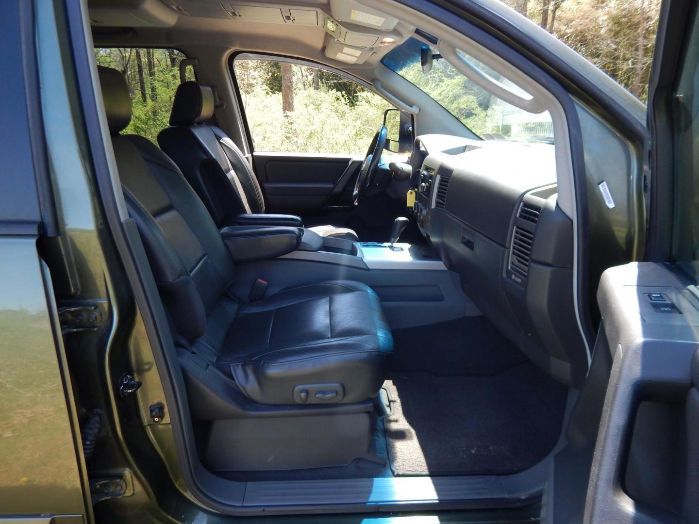 2005 Green /Gray Nissan Titan LE Crew Cab 4WD (1N6AA07B75N) with an 5.6L V8 DOHC 32V engine, 5-Speed Automatic Overdrive transmission, located at 6528 Lower York Road, New Hope, PA, 18938, (215) 862-9555, 40.358707, -74.977882 - Here we have a 2005 Nissan Titan with a 5.6L V8 putting power to the ground via a 4x4 automatic transmission. Options include: gray leather, power seats, heat and AC, heated front seats, aftermarket Sony radio, cruise control, tilt steering wheel, memory drivers seat, power windows/locks/mirrors, so - Photo#19