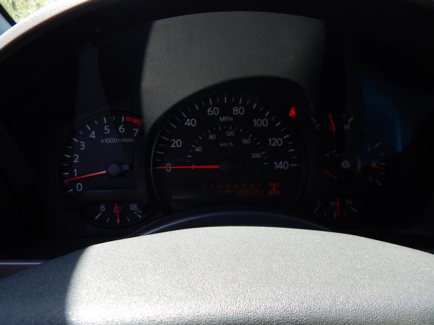 2005 Green /Gray Nissan Titan LE Crew Cab 4WD (1N6AA07B75N) with an 5.6L V8 DOHC 32V engine, 5-Speed Automatic Overdrive transmission, located at 6528 Lower York Road, New Hope, PA, 18938, (215) 862-9555, 40.358707, -74.977882 - Here we have a 2005 Nissan Titan with a 5.6L V8 putting power to the ground via a 4x4 automatic transmission. Options include: gray leather, power seats, heat and AC, heated front seats, aftermarket Sony radio, cruise control, tilt steering wheel, memory drivers seat, power windows/locks/mirrors, so - Photo#21