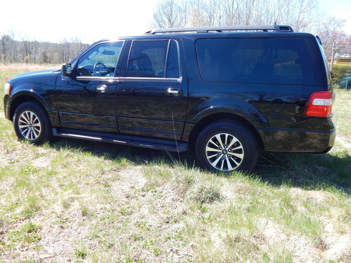 2017 Black /Black Ford Expedition EL XLT 4WD (1FMJK1JTXHE) with an 3.5L V6 DOHC 24V FFV engine, 6A transmission, located at 6528 Lower York Road, New Hope, PA, 18938, (215) 862-9555, 40.358707, -74.977882 - Here we have a 2017 Ford Expedition with a 3.5L V6 turbo engine putting power to the ground via a 4x4 automatic transmission. Options include: b lack leather, power seats, heated and cooled front seats, sunroof, dual and rear climate controls, AM/FM/CD/BLUETOOTH radio, power tilt steering wheel, cru - Photo#2