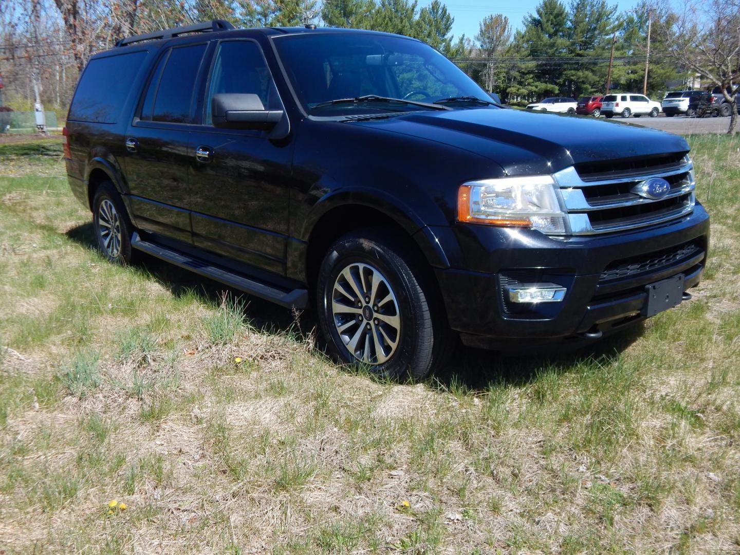 2017 Black /Black Ford Expedition EL XLT 4WD (1FMJK1JTXHE) with an 3.5L V6 DOHC 24V FFV engine, 6A transmission, located at 6528 Lower York Road, New Hope, PA, 18938, (215) 862-9555, 40.358707, -74.977882 - Here we have a 2017 Ford Expedition with a 3.5L V6 turbo engine putting power to the ground via a 4x4 automatic transmission. Options include: b lack leather, power seats, heated and cooled front seats, sunroof, dual and rear climate controls, AM/FM/CD/BLUETOOTH radio, power tilt steering wheel, cru - Photo#7