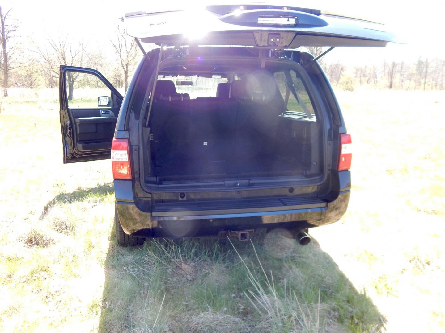 2017 Black /Black Ford Expedition EL XLT 4WD (1FMJK1JTXHE) with an 3.5L V6 DOHC 24V FFV engine, 6A transmission, located at 6528 Lower York Road, New Hope, PA, 18938, (215) 862-9555, 40.358707, -74.977882 - Here we have a 2017 Ford Expedition with a 3.5L V6 turbo engine putting power to the ground via a 4x4 automatic transmission. Options include: b lack leather, power seats, heated and cooled front seats, sunroof, dual and rear climate controls, AM/FM/CD/BLUETOOTH radio, power tilt steering wheel, cru - Photo#14