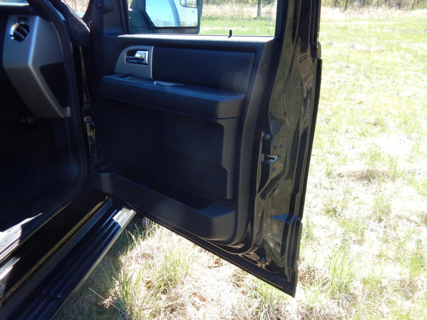 2017 Black /Black Ford Expedition EL XLT 4WD (1FMJK1JTXHE) with an 3.5L V6 DOHC 24V FFV engine, 6A transmission, located at 6528 Lower York Road, New Hope, PA, 18938, (215) 862-9555, 40.358707, -74.977882 - Here we have a 2017 Ford Expedition with a 3.5L V6 turbo engine putting power to the ground via a 4x4 automatic transmission. Options include: b lack leather, power seats, heated and cooled front seats, sunroof, dual and rear climate controls, AM/FM/CD/BLUETOOTH radio, power tilt steering wheel, cru - Photo#15