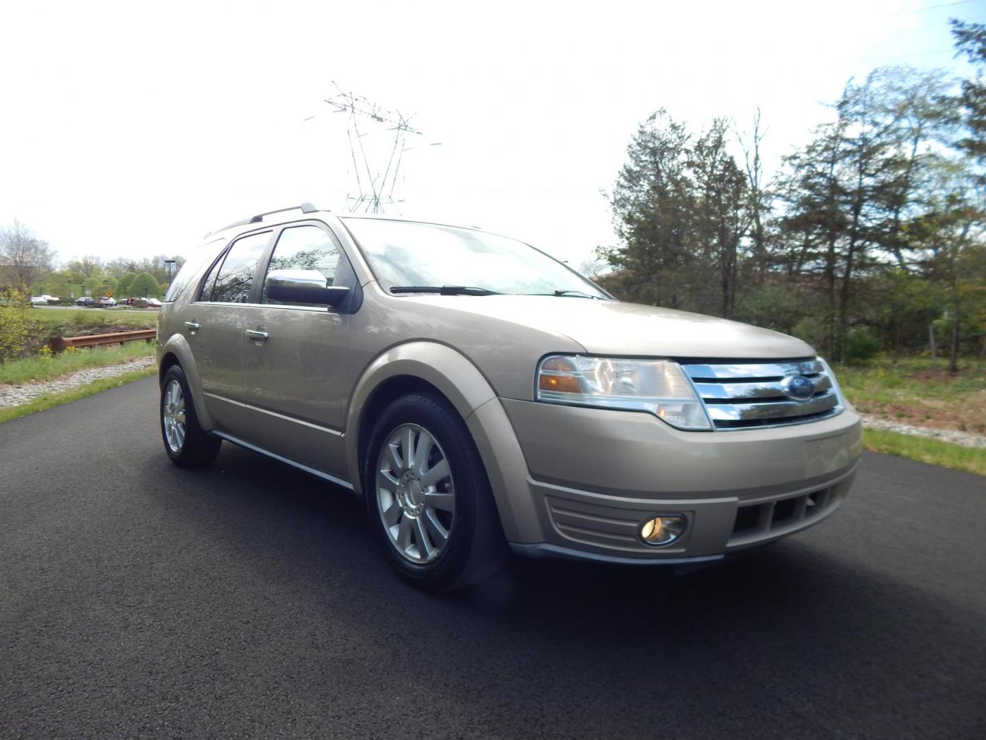 2008 Gold /Tan Ford Taurus X Limited AWD (1FMDK06W48G) with an 3.5L V6 DOHC 24V engine, 6-Speed Automatic Overdrive transmission, located at 6528 Lower York Road, New Hope, PA, 18938, (215) 862-9555, 40.358707, -74.977882 - Here we have a Ford Taurus X Limited with a 3.5L V6 putting power to all four wheels via an automatic transmission. Options include: tan leather with wood trim, power front seats, sunroof, heated front seats, dual plus rear climate, AM/FM/CD/AUX radio, cruise control, tilt steering wheel, automatic - Photo#7