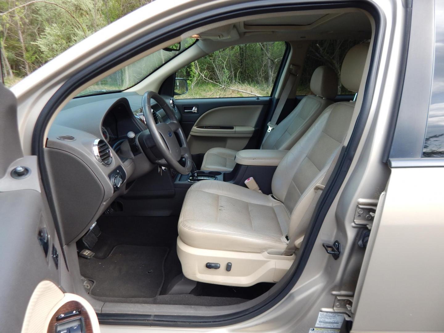 2008 Gold /Tan Ford Taurus X Limited AWD (1FMDK06W48G) with an 3.5L V6 DOHC 24V engine, 6-Speed Automatic Overdrive transmission, located at 6528 Lower York Road, New Hope, PA, 18938, (215) 862-9555, 40.358707, -74.977882 - Here we have a Ford Taurus X Limited with a 3.5L V6 putting power to all four wheels via an automatic transmission. Options include: tan leather with wood trim, power front seats, sunroof, heated front seats, dual plus rear climate, AM/FM/CD/AUX radio, cruise control, tilt steering wheel, automatic - Photo#11