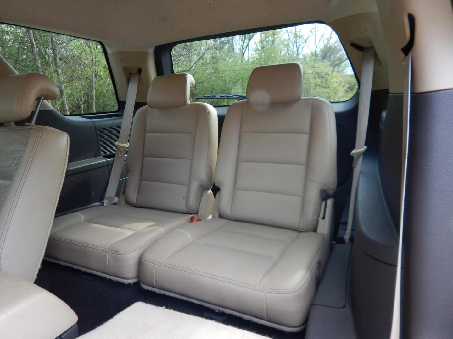 2008 Gold /Tan Ford Taurus X Limited AWD (1FMDK06W48G) with an 3.5L V6 DOHC 24V engine, 6-Speed Automatic Overdrive transmission, located at 6528 Lower York Road, New Hope, PA, 18938, (215) 862-9555, 40.358707, -74.977882 - Here we have a Ford Taurus X Limited with a 3.5L V6 putting power to all four wheels via an automatic transmission. Options include: tan leather with wood trim, power front seats, sunroof, heated front seats, dual plus rear climate, AM/FM/CD/AUX radio, cruise control, tilt steering wheel, automatic - Photo#14