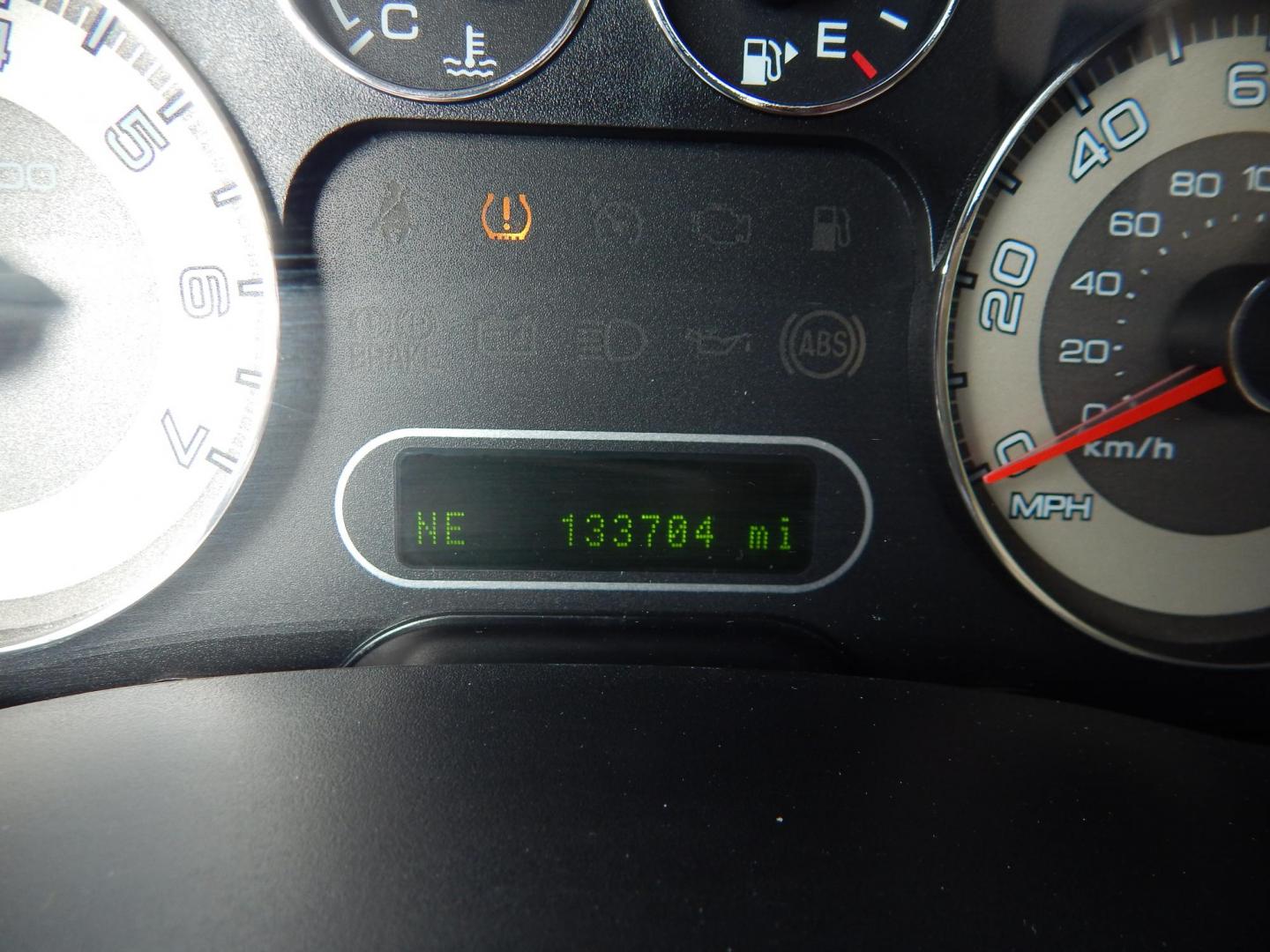 2008 Gold /Tan Ford Taurus X Limited AWD (1FMDK06W48G) with an 3.5L V6 DOHC 24V engine, 6-Speed Automatic Overdrive transmission, located at 6528 Lower York Road, New Hope, PA, 18938, (215) 862-9555, 40.358707, -74.977882 - Here we have a Ford Taurus X Limited with a 3.5L V6 putting power to all four wheels via an automatic transmission. Options include: tan leather with wood trim, power front seats, sunroof, heated front seats, dual plus rear climate, AM/FM/CD/AUX radio, cruise control, tilt steering wheel, automatic - Photo#25