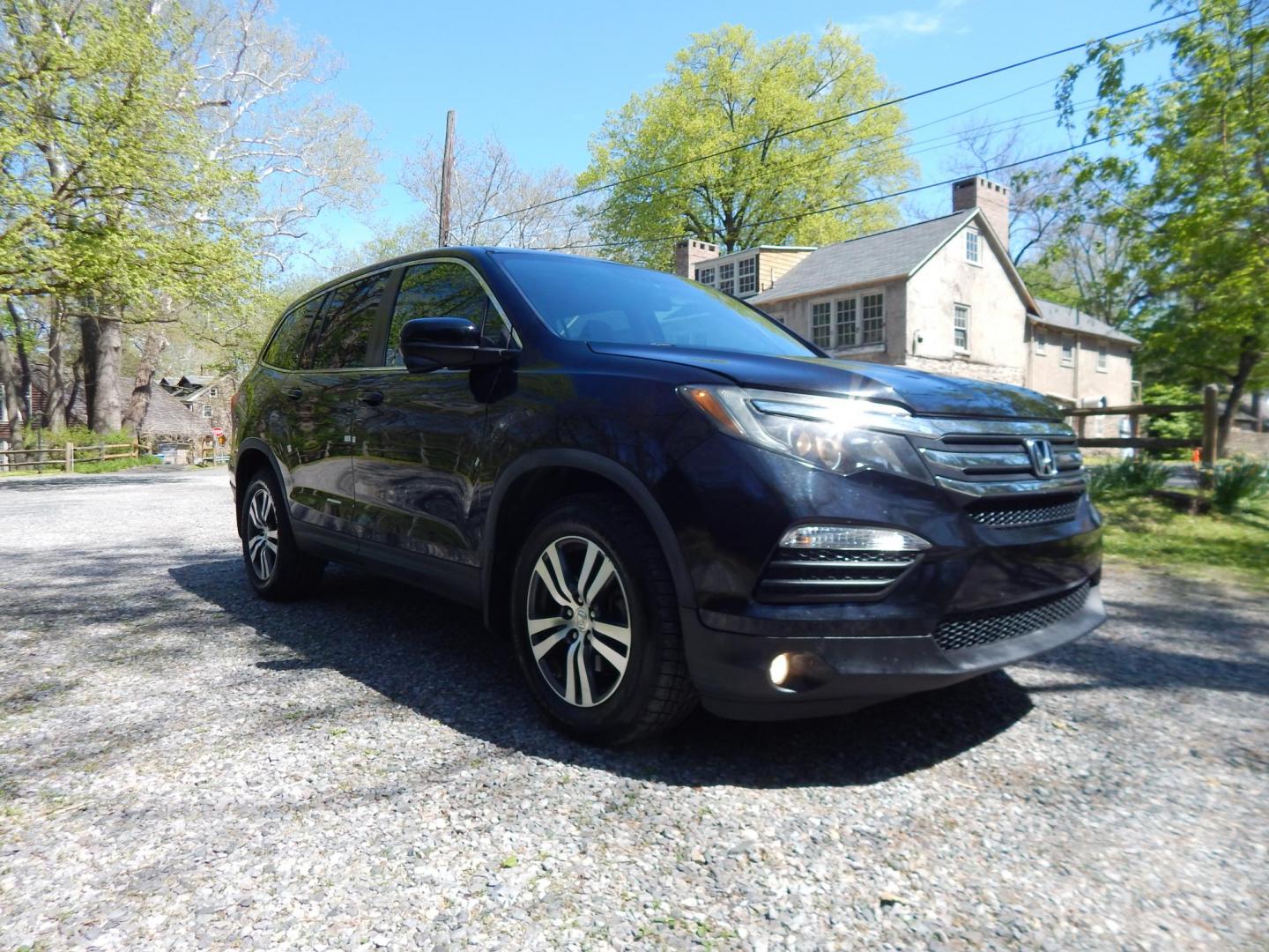 2016 Black /Gray Honda Pilot EXLN 4WD (5FNYF6H72GB) with an 3.5L V6 SOHC 24V engine, 6-Speed Automatic transmission, located at 6528 Lower York Road, New Hope, PA, 18938, (215) 862-9555, 40.358707, -74.977882 - Here we have a 2016 Honda Pilot with a rebuilt title! This Honda has a 3.5L V6 putting power to all four wheels via an automatic transmission. Options include: gray leather, power seats, heated front seats, dual plus rear climate control, sunroof, push button start, AM/FM/XM/BLUETOOTH/AUX radio, bac - Photo#6