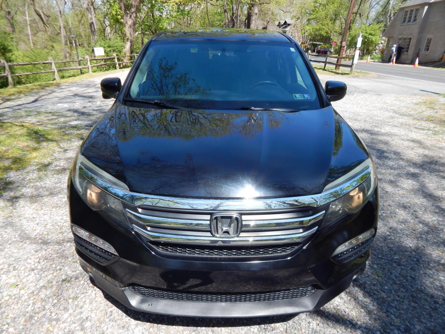 2016 Black /Gray Honda Pilot EXLN 4WD (5FNYF6H72GB) with an 3.5L V6 SOHC 24V engine, 6-Speed Automatic transmission, located at 6528 Lower York Road, New Hope, PA, 18938, (215) 862-9555, 40.358707, -74.977882 - Here we have a 2016 Honda Pilot with a rebuilt title! This Honda has a 3.5L V6 putting power to all four wheels via an automatic transmission. Options include: gray leather, power seats, heated front seats, dual plus rear climate control, sunroof, push button start, AM/FM/XM/BLUETOOTH/AUX radio, bac - Photo#8