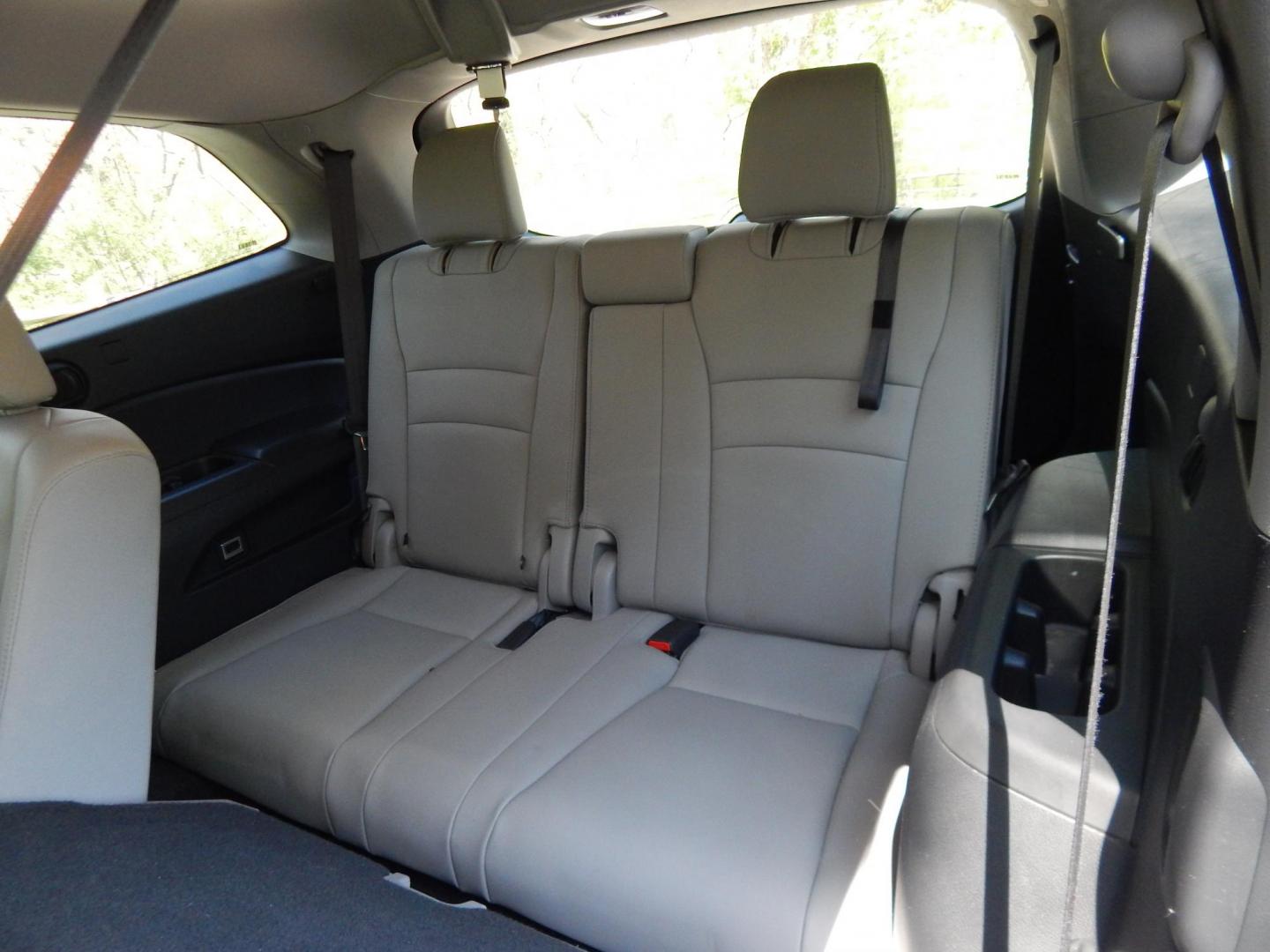 2016 Black /Gray Honda Pilot EXLN 4WD (5FNYF6H72GB) with an 3.5L V6 SOHC 24V engine, 6-Speed Automatic transmission, located at 6528 Lower York Road, New Hope, PA, 18938, (215) 862-9555, 40.358707, -74.977882 - Here we have a 2016 Honda Pilot with a rebuilt title! This Honda has a 3.5L V6 putting power to all four wheels via an automatic transmission. Options include: gray leather, power seats, heated front seats, dual plus rear climate control, sunroof, push button start, AM/FM/XM/BLUETOOTH/AUX radio, bac - Photo#13
