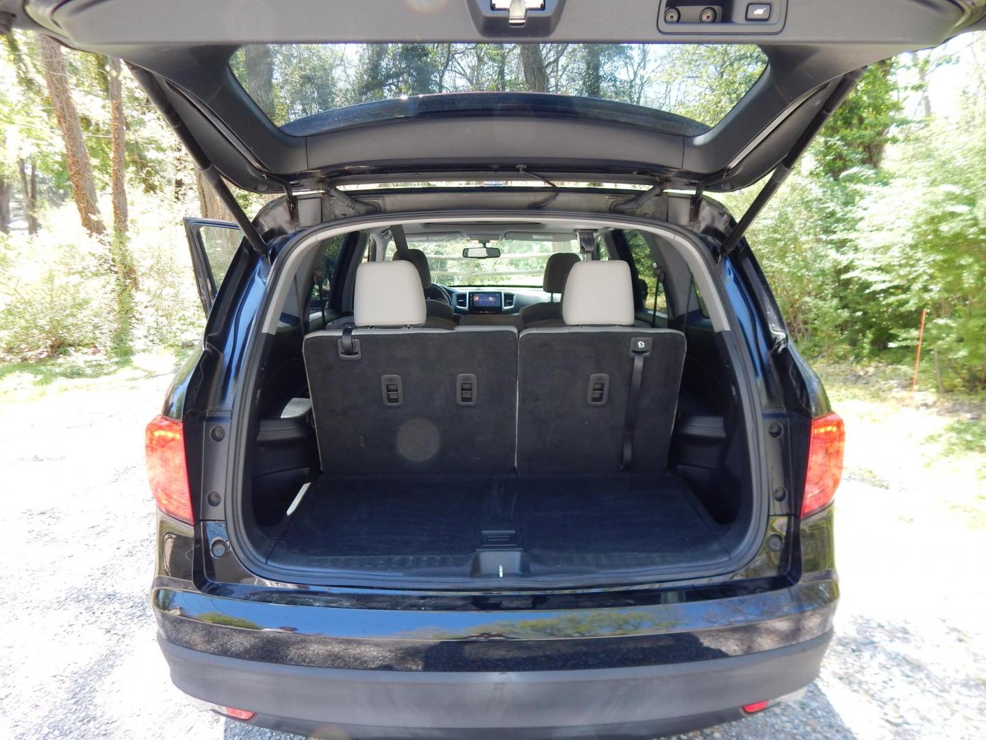 2016 Black /Gray Honda Pilot EXLN 4WD (5FNYF6H72GB) with an 3.5L V6 SOHC 24V engine, 6-Speed Automatic transmission, located at 6528 Lower York Road, New Hope, PA, 18938, (215) 862-9555, 40.358707, -74.977882 - Here we have a 2016 Honda Pilot with a rebuilt title! This Honda has a 3.5L V6 putting power to all four wheels via an automatic transmission. Options include: gray leather, power seats, heated front seats, dual plus rear climate control, sunroof, push button start, AM/FM/XM/BLUETOOTH/AUX radio, bac - Photo#14