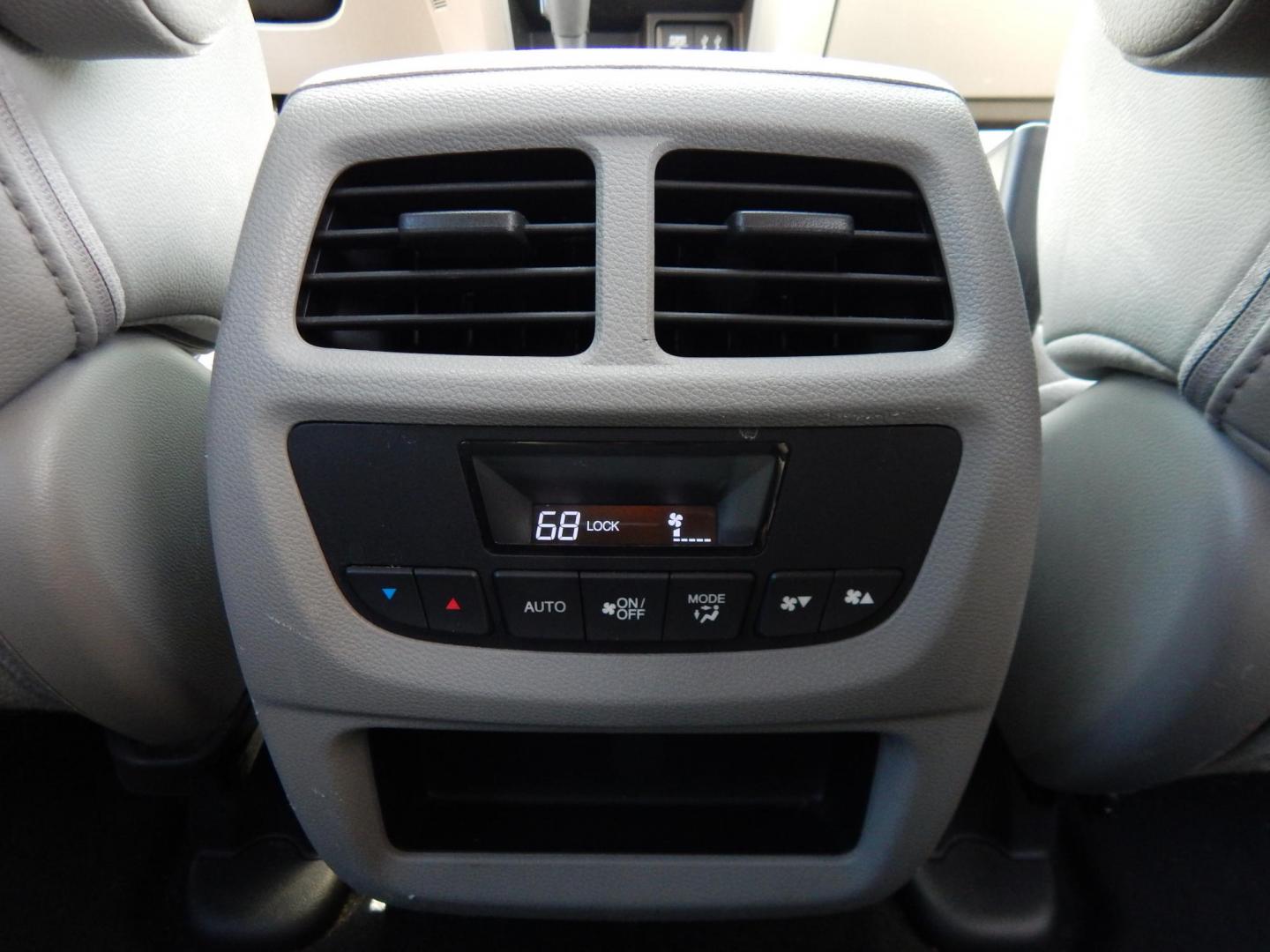 2016 Black /Gray Honda Pilot EXLN 4WD (5FNYF6H72GB) with an 3.5L V6 SOHC 24V engine, 6-Speed Automatic transmission, located at 6528 Lower York Road, New Hope, PA, 18938, (215) 862-9555, 40.358707, -74.977882 - Here we have a 2016 Honda Pilot with a rebuilt title! This Honda has a 3.5L V6 putting power to all four wheels via an automatic transmission. Options include: gray leather, power seats, heated front seats, dual plus rear climate control, sunroof, push button start, AM/FM/XM/BLUETOOTH/AUX radio, bac - Photo#21