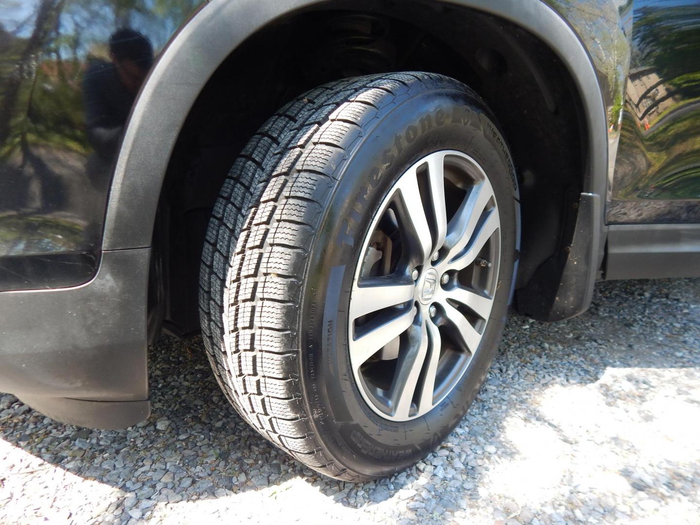 2016 Black /Gray Honda Pilot EXLN 4WD (5FNYF6H72GB) with an 3.5L V6 SOHC 24V engine, 6-Speed Automatic transmission, located at 6528 Lower York Road, New Hope, PA, 18938, (215) 862-9555, 40.358707, -74.977882 - Here we have a 2016 Honda Pilot with a rebuilt title! This Honda has a 3.5L V6 putting power to all four wheels via an automatic transmission. Options include: gray leather, power seats, heated front seats, dual plus rear climate control, sunroof, push button start, AM/FM/XM/BLUETOOTH/AUX radio, bac - Photo#29
