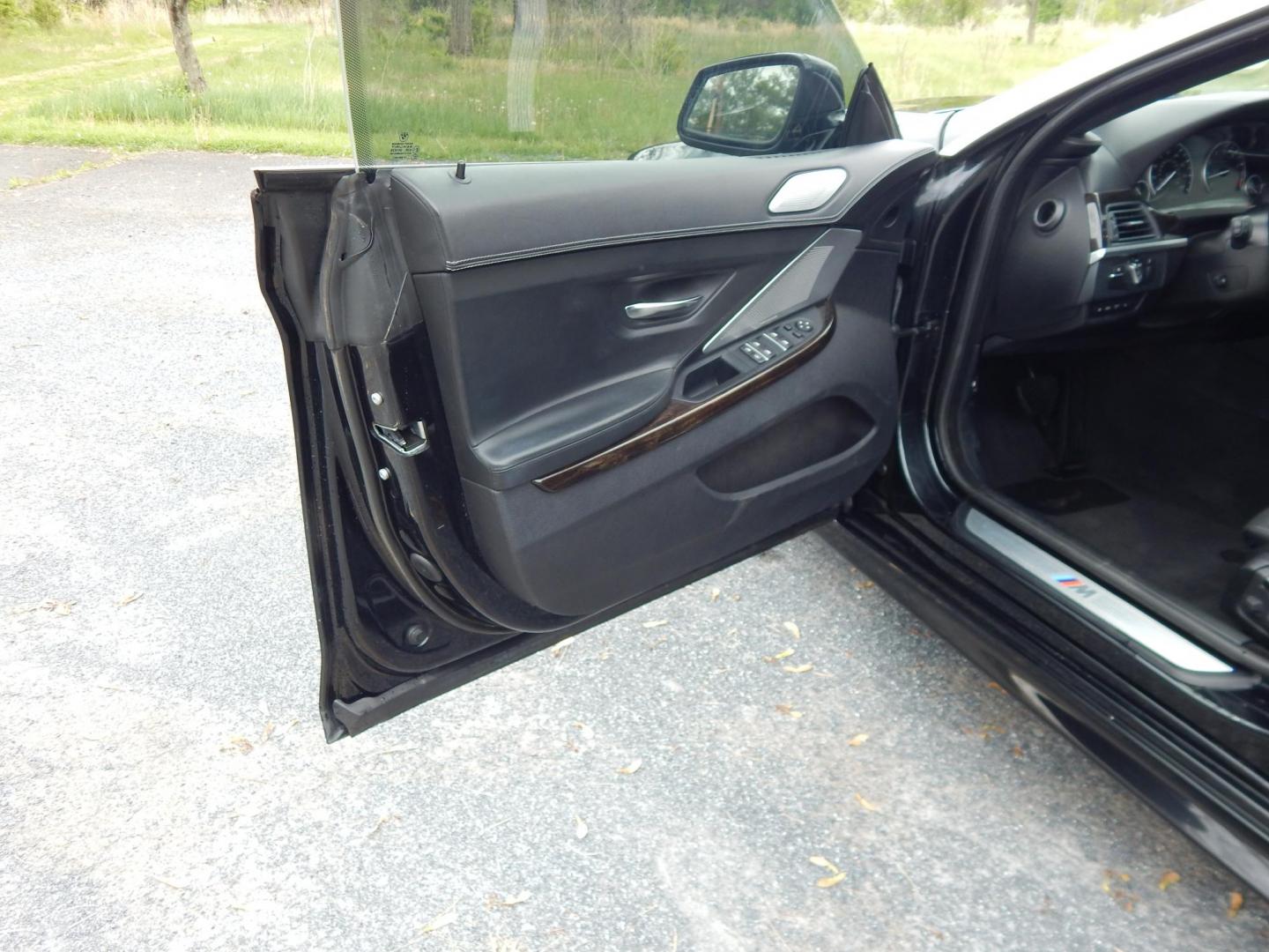 2013 black /black BMW 6-Series 650i Grand Coupe (WBA6B2C56DD) with an 4.4L V8 DOHC 32V TURBO engine, 8-Speed Automatic transmission, located at 6528 Lower York Road, New Hope, PA, 18938, (215) 862-9555, 40.358707, -74.977882 - Here we have a v very cool BMW 650 with a 4.4L turbo V8 putting power to the rear wheels via an automatic transmission. Options include: black leather, power seats, heat and cooled seats, dual plus rear climate controls, AM/FM/CD/SIR/BLUETOOTH radio with Bang and Olufsen speakers, back up camera, su - Photo#8