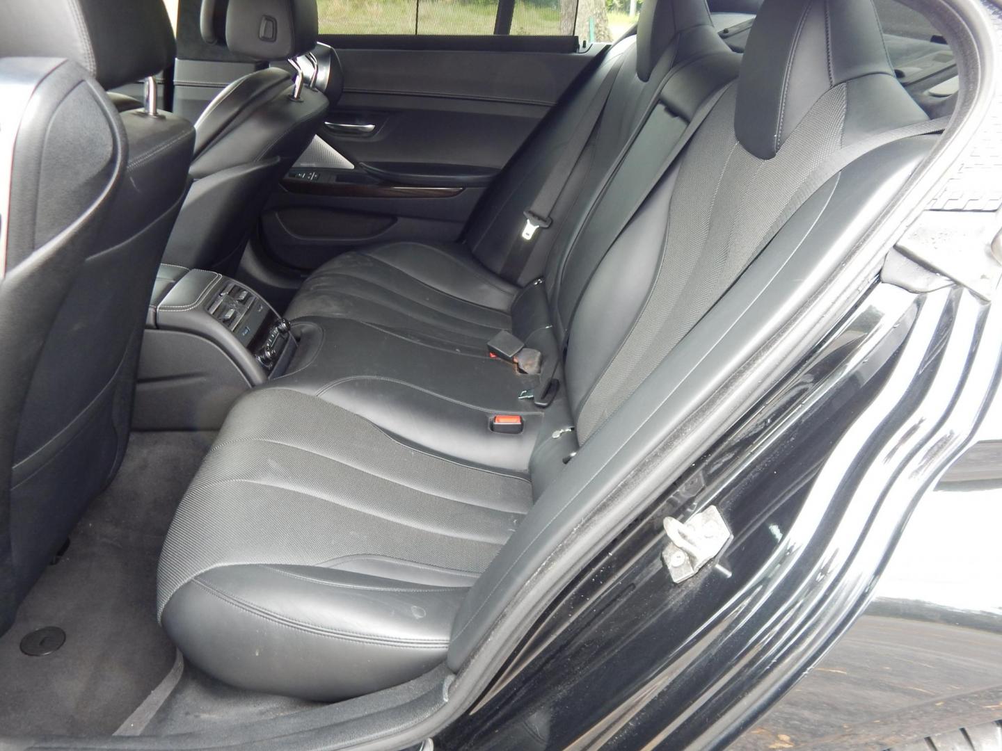 2013 black /black BMW 6-Series 650i Grand Coupe (WBA6B2C56DD) with an 4.4L V8 DOHC 32V TURBO engine, 8-Speed Automatic transmission, located at 6528 Lower York Road, New Hope, PA, 18938, (215) 862-9555, 40.358707, -74.977882 - Here we have a v very cool BMW 650 with a 4.4L turbo V8 putting power to the rear wheels via an automatic transmission. Options include: black leather, power seats, heat and cooled seats, dual plus rear climate controls, AM/FM/CD/SIR/BLUETOOTH radio with Bang and Olufsen speakers, back up camera, su - Photo#10