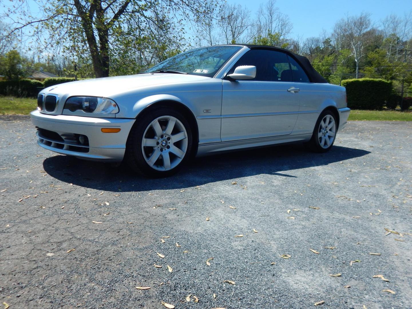 2001 Silver /Red BMW 3-Series 325Ci Convertible (WBABS33471J) with an 2.5L L6 DOHC 24V engine, 5 speed manual transmission, located at 6528 Lower York Road, New Hope, PA, 18938, (215) 862-9555, 40.358707, -74.977882 - Very clean 1 2001 BMW 325Ci convertible, 5 speed manual transmission, 2.5 Liter 6 cylinder engine, tilt wheel, leather seats, power top, windows, mirrors, central locking system, factory alloy wheels, Michelin tires, Pa. Inspection, 27 service records AM/FM sound system, car cover and more. Good cle - Photo#0