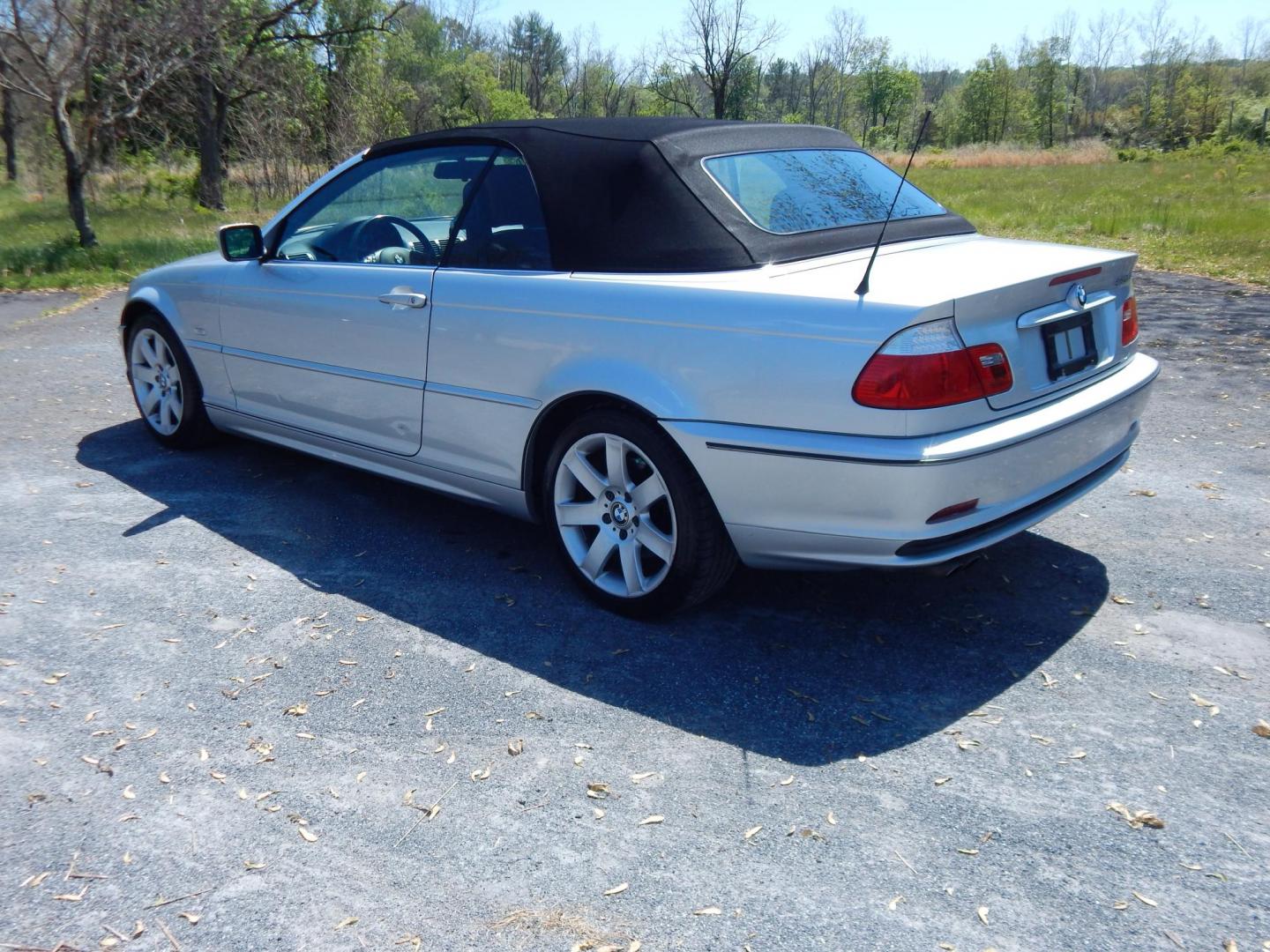 2001 Silver /Red BMW 3-Series 325Ci Convertible (WBABS33471J) with an 2.5L L6 DOHC 24V engine, 5 speed manual transmission, located at 6528 Lower York Road, New Hope, PA, 18938, (215) 862-9555, 40.358707, -74.977882 - Very clean 1 2001 BMW 325Ci convertible, 5 speed manual transmission, 2.5 Liter 6 cylinder engine, tilt wheel, leather seats, power top, windows, mirrors, central locking system, factory alloy wheels, Michelin tires, Pa. Inspection, 27 service records AM/FM sound system, car cover and more. Good cle - Photo#2