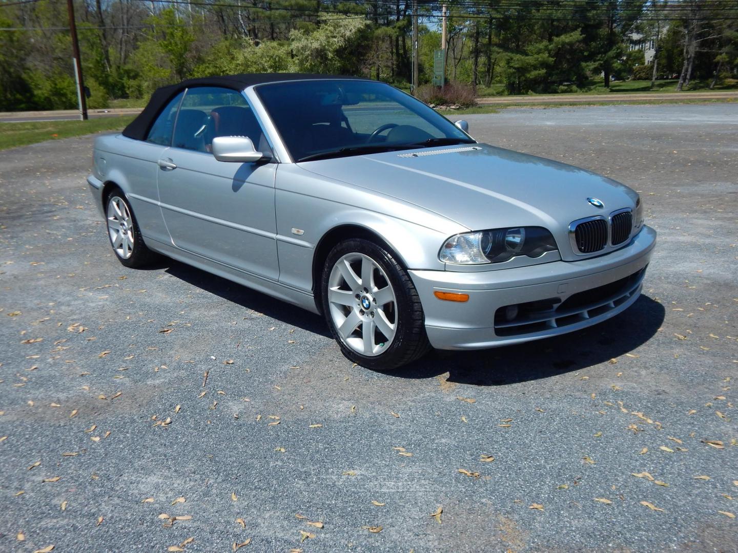 2001 Silver /Red BMW 3-Series 325Ci Convertible (WBABS33471J) with an 2.5L L6 DOHC 24V engine, 5 speed manual transmission, located at 6528 Lower York Road, New Hope, PA, 18938, (215) 862-9555, 40.358707, -74.977882 - Very clean 1 2001 BMW 325Ci convertible, 5 speed manual transmission, 2.5 Liter 6 cylinder engine, tilt wheel, leather seats, power top, windows, mirrors, central locking system, factory alloy wheels, Michelin tires, Pa. Inspection, 27 service records AM/FM sound system, car cover and more. Good cle - Photo#6