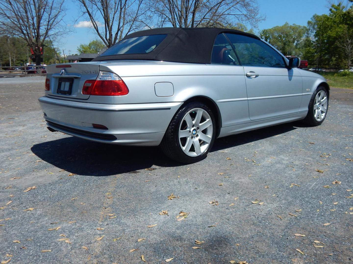2001 Silver /Red BMW 3-Series 325Ci Convertible (WBABS33471J) with an 2.5L L6 DOHC 24V engine, 5 speed manual transmission, located at 6528 Lower York Road, New Hope, PA, 18938, (215) 862-9555, 40.358707, -74.977882 - Very clean 1 2001 BMW 325Ci convertible, 5 speed manual transmission, 2.5 Liter 6 cylinder engine, tilt wheel, leather seats, power top, windows, mirrors, central locking system, factory alloy wheels, Michelin tires, Pa. Inspection, 27 service records AM/FM sound system, car cover and more. Good cle - Photo#3