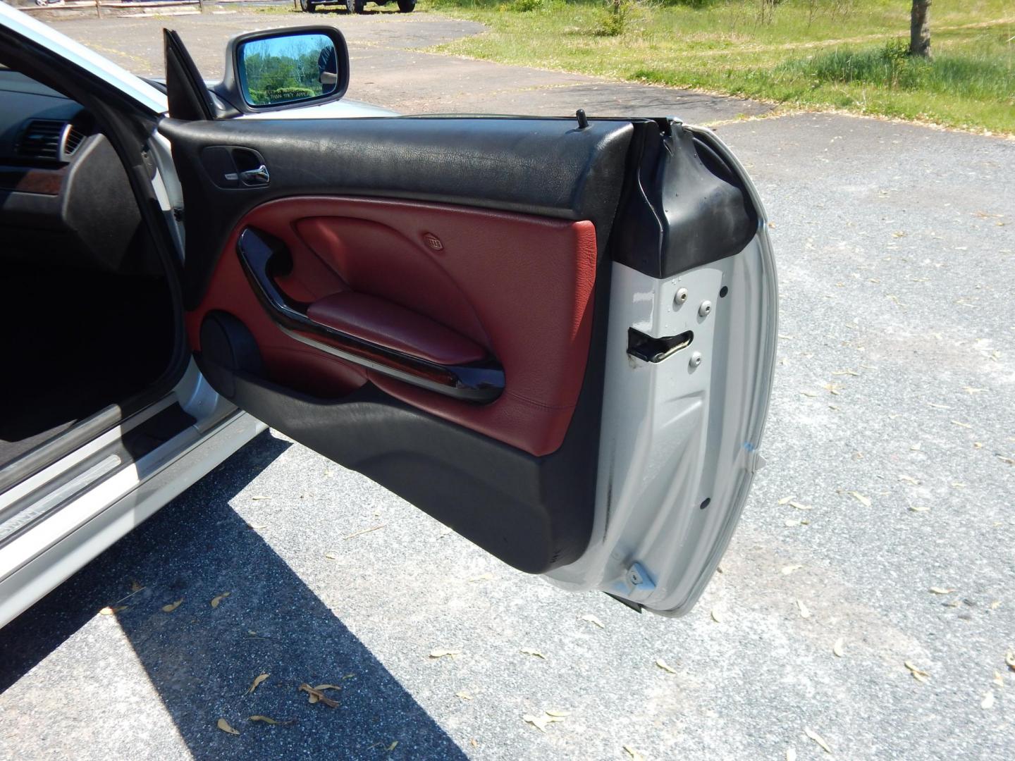 2001 Silver /Red BMW 3-Series 325Ci Convertible (WBABS33471J) with an 2.5L L6 DOHC 24V engine, 5 speed manual transmission, located at 6528 Lower York Road, New Hope, PA, 18938, (215) 862-9555, 40.358707, -74.977882 - Very clean 1 2001 BMW 325Ci convertible, 5 speed manual transmission, 2.5 Liter 6 cylinder engine, tilt wheel, leather seats, power top, windows, mirrors, central locking system, factory alloy wheels, Michelin tires, Pa. Inspection, 27 service records AM/FM sound system, car cover and more. Good cle - Photo#15