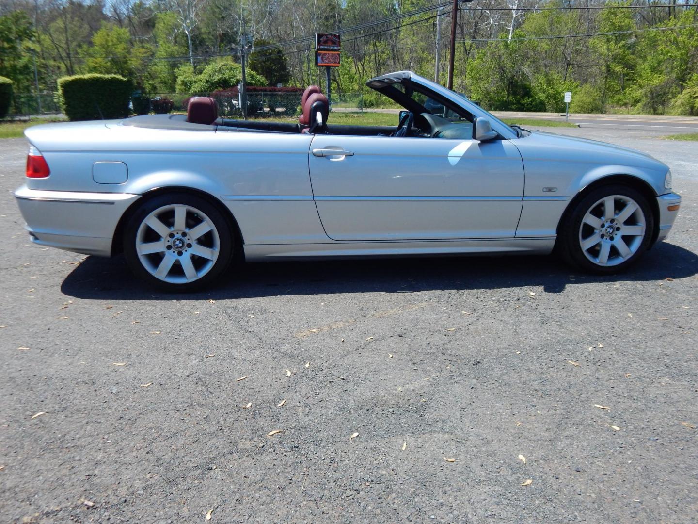 2001 Silver /Red BMW 3-Series 325Ci Convertible (WBABS33471J) with an 2.5L L6 DOHC 24V engine, 5 speed manual transmission, located at 6528 Lower York Road, New Hope, PA, 18938, (215) 862-9555, 40.358707, -74.977882 - Very clean 1 2001 BMW 325Ci convertible, 5 speed manual transmission, 2.5 Liter 6 cylinder engine, tilt wheel, leather seats, power top, windows, mirrors, central locking system, factory alloy wheels, Michelin tires, Pa. Inspection, 27 service records AM/FM sound system, car cover and more. Good cle - Photo#7