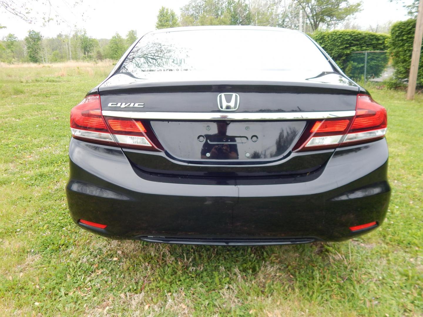 2015 black /gray Honda Civic EX-L Sedan CVT (19XFB2F95FE) with an 1.8L L4 SOHC 16V engine, Continuously Variable Transmission transmission, located at 6528 Lower York Road, New Hope, PA, 18938, (215) 862-9555, 40.358707, -74.977882 - Here we have a Honda Civic with a 1.8L inline 4 cylinder engine cutting power to the front wheels via an automatic transmission. Options include: gray leather, drivers power seat, heated front seats, heat, AC, AM/FM/BLUETOOTH radio, keyless start, sunroof, tilt steering wheel, cruise control, power - Photo#7