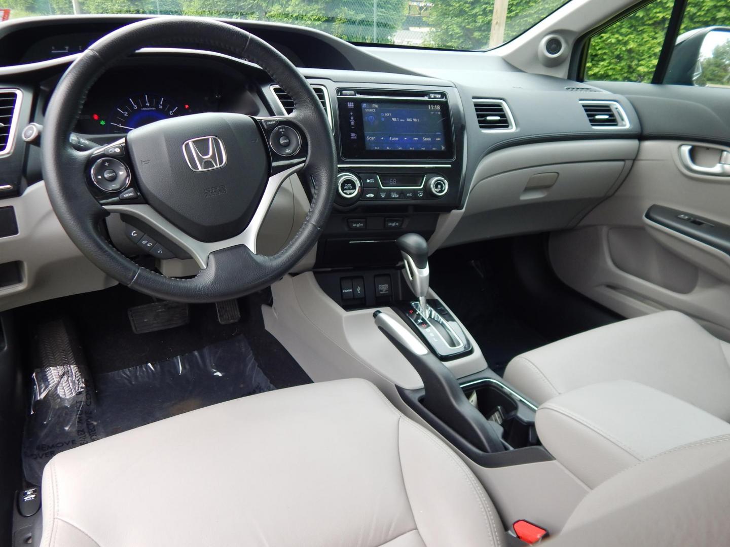2015 black /gray Honda Civic EX-L Sedan CVT (19XFB2F95FE) with an 1.8L L4 SOHC 16V engine, Continuously Variable Transmission transmission, located at 6528 Lower York Road, New Hope, PA, 18938, (215) 862-9555, 40.358707, -74.977882 - Here we have a Honda Civic with a 1.8L inline 4 cylinder engine cutting power to the front wheels via an automatic transmission. Options include: gray leather, drivers power seat, heated front seats, heat, AC, AM/FM/BLUETOOTH radio, keyless start, sunroof, tilt steering wheel, cruise control, power - Photo#11