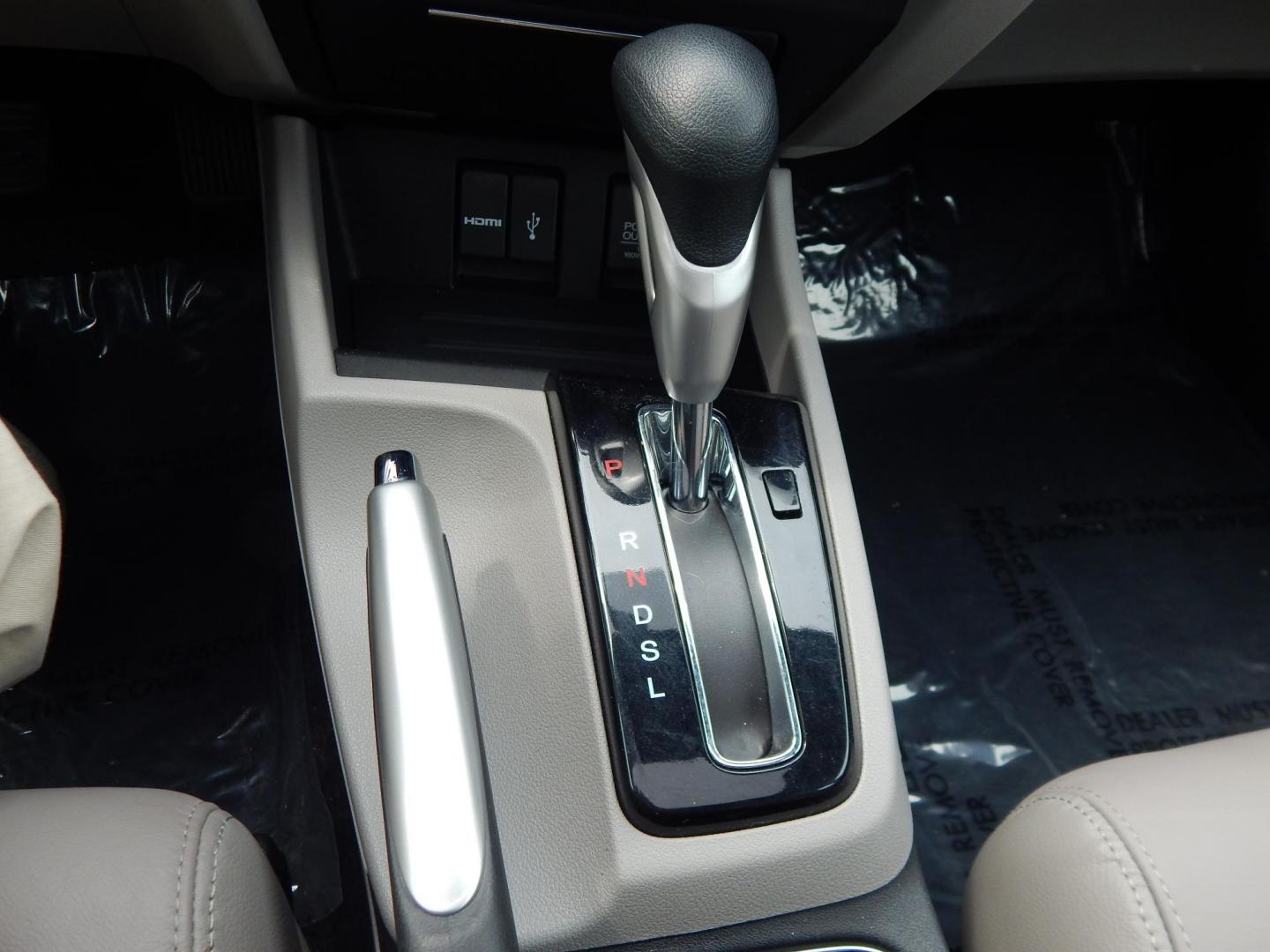 2015 black /gray Honda Civic EX-L Sedan CVT (19XFB2F95FE) with an 1.8L L4 SOHC 16V engine, Continuously Variable Transmission transmission, located at 6528 Lower York Road, New Hope, PA, 18938, (215) 862-9555, 40.358707, -74.977882 - Here we have a Honda Civic with a 1.8L inline 4 cylinder engine cutting power to the front wheels via an automatic transmission. Options include: gray leather, drivers power seat, heated front seats, heat, AC, AM/FM/BLUETOOTH radio, keyless start, sunroof, tilt steering wheel, cruise control, power - Photo#24