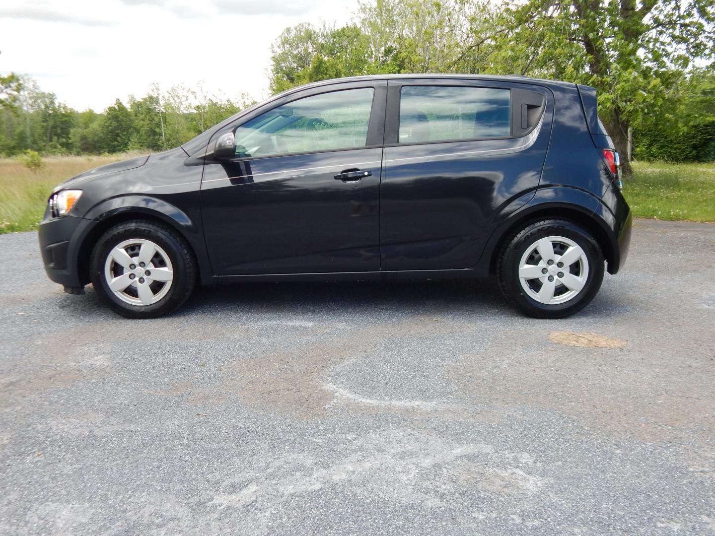 2015 black /Gray Chevrolet Sonic LS Auto 5-Door (1G1JA6SHXF4) with an 1.8L L4 DOHC 24V engine, 6A transmission, located at 6528 Lower York Road, New Hope, PA, 18938, (215) 862-9555, 40.358707, -74.977882 - 2015 Chevrolet Sonic LS, 1.8 Liter front wheel drive automatic. Options include: gray cloth, heat, AC, AM/FM/MEDIA radio, roll up windows, manual mirrors, automatic headlights, tilt steering wheel, power locks, 15 inch wheels with 4 Falken tires. Pa inspection good until 9/26. Carfax reports ONE OW- Photo#1