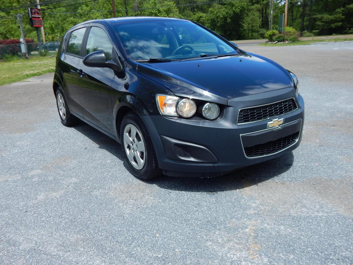 2015 black /Gray Chevrolet Sonic LS Auto 5-Door (1G1JA6SHXF4) with an 1.8L L4 DOHC 24V engine, 6A transmission, located at 6528 Lower York Road, New Hope, PA, 18938, (215) 862-9555, 40.358707, -74.977882 - 2015 Chevrolet Sonic LS, 1.8 Liter front wheel drive automatic. Options include: gray cloth, heat, AC, AM/FM/MEDIA radio, roll up windows, manual mirrors, automatic headlights, tilt steering wheel, power locks, 15 inch wheels with 4 Falken tires. Pa inspection good until 9/26. Carfax reports ONE OW- Photo#5