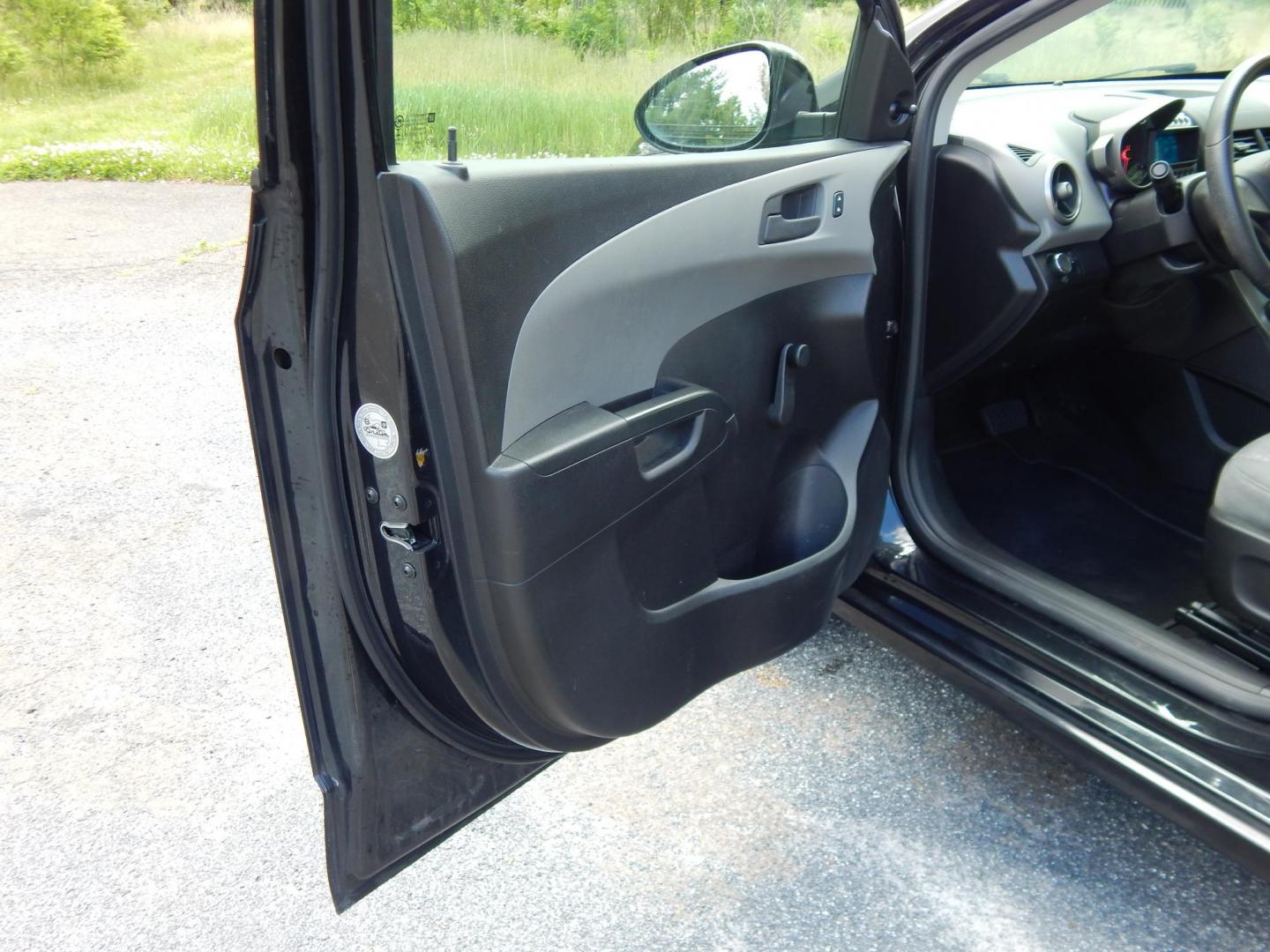 2015 black /Gray Chevrolet Sonic LS Auto 5-Door (1G1JA6SHXF4) with an 1.8L L4 DOHC 24V engine, 6A transmission, located at 6528 Lower York Road, New Hope, PA, 18938, (215) 862-9555, 40.358707, -74.977882 - 2015 Chevrolet Sonic LS, 1.8 Liter front wheel drive automatic. Options include: gray cloth, heat, AC, AM/FM/MEDIA radio, roll up windows, manual mirrors, automatic headlights, tilt steering wheel, power locks, 15 inch wheels with 4 Falken tires. Pa inspection good until 9/26. Carfax reports ONE OW- Photo#8