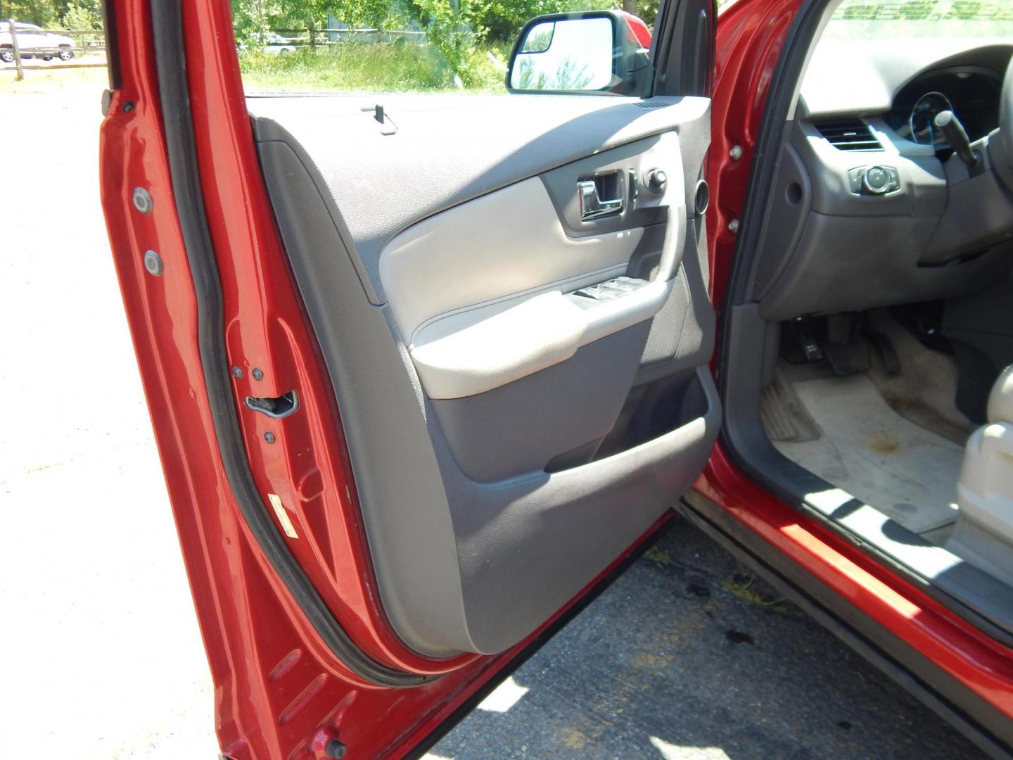 2011 Red /Tan Ford Edge SEL AWD (2FMDK4JC2BB) with an 3.5L V6 DOHC 24V engine, 6-Speed Automatic transmission, located at 6528 Lower York Road, New Hope, PA, 18938, (215) 862-9555, 40.358707, -74.977882 - Here we have a ONE OWNER, Ford Edge with a 3.5L V6 putting power to all four wheels via an automatic transmission. Options include: tan leather, power seats, heated front seats, dual climate controls, am/fm/cd/bluetooth/sir radio, navigation, cruise control, ambient lighting, power windows/locks/mir - Photo#10