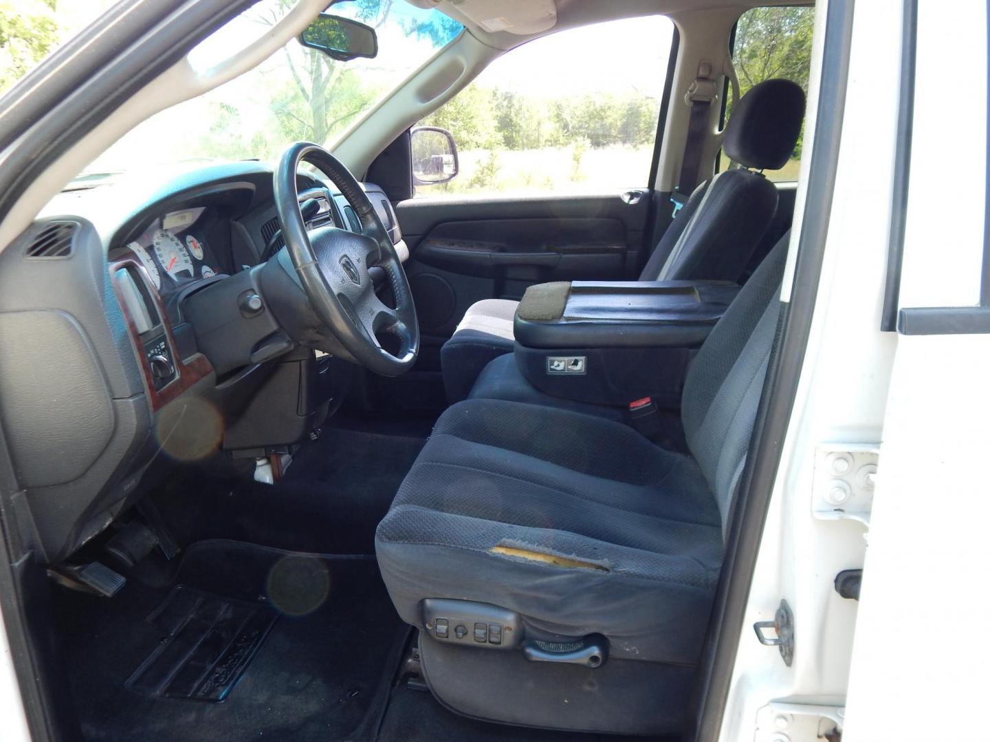 2002 White /Black Dodge Ram 1500 SLT Plus Quad Cab Long Bed 2WD (3D7HA18N52G) with an 4.7L V8 SOHC 16V engine, AUtomatic transmission, located at 6528 Lower York Road, New Hope, PA, 18938, (215) 862-9555, 40.358707, -74.977882 - Here we have a Ram 1500 with a 4.7L V8 putting power to the rear wheels via an automatic transmission. Options include: black cloth, heat, AM/FM/CD radio, cruise control, tilt steering wheel and a rear sliding window. This truck is being sold AS-IS and on consignment for a local client of ours. Kno- Photo#9