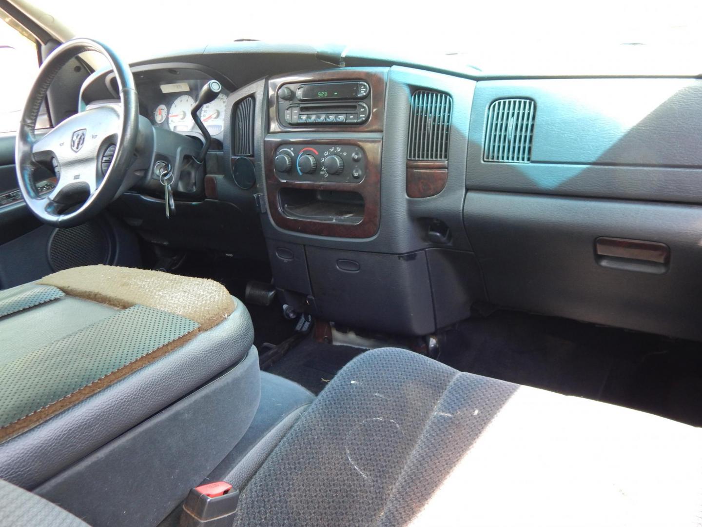 2002 White /Black Dodge Ram 1500 SLT Plus Quad Cab Long Bed 2WD (3D7HA18N52G) with an 4.7L V8 SOHC 16V engine, AUtomatic transmission, located at 6528 Lower York Road, New Hope, PA, 18938, (215) 862-9555, 40.358707, -74.977882 - Here we have a Ram 1500 with a 4.7L V8 putting power to the rear wheels via an automatic transmission. Options include: black cloth, heat, AM/FM/CD radio, cruise control, tilt steering wheel and a rear sliding window. This truck is being sold AS-IS and on consignment for a local client of ours. Kno- Photo#12
