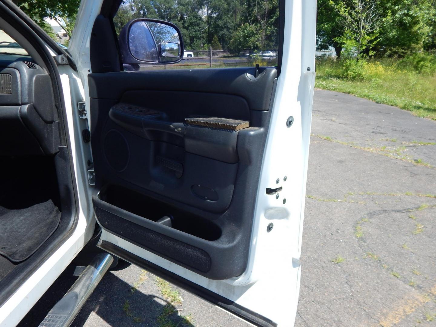 2002 White /Black Dodge Ram 1500 SLT Plus Quad Cab Long Bed 2WD (3D7HA18N52G) with an 4.7L V8 SOHC 16V engine, AUtomatic transmission, located at 6528 Lower York Road, New Hope, PA, 18938, (215) 862-9555, 40.358707, -74.977882 - Here we have a Ram 1500 with a 4.7L V8 putting power to the rear wheels via an automatic transmission. Options include: black cloth, heat, AM/FM/CD radio, cruise control, tilt steering wheel and a rear sliding window. This truck is being sold AS-IS and on consignment for a local client of ours. Kno- Photo#17