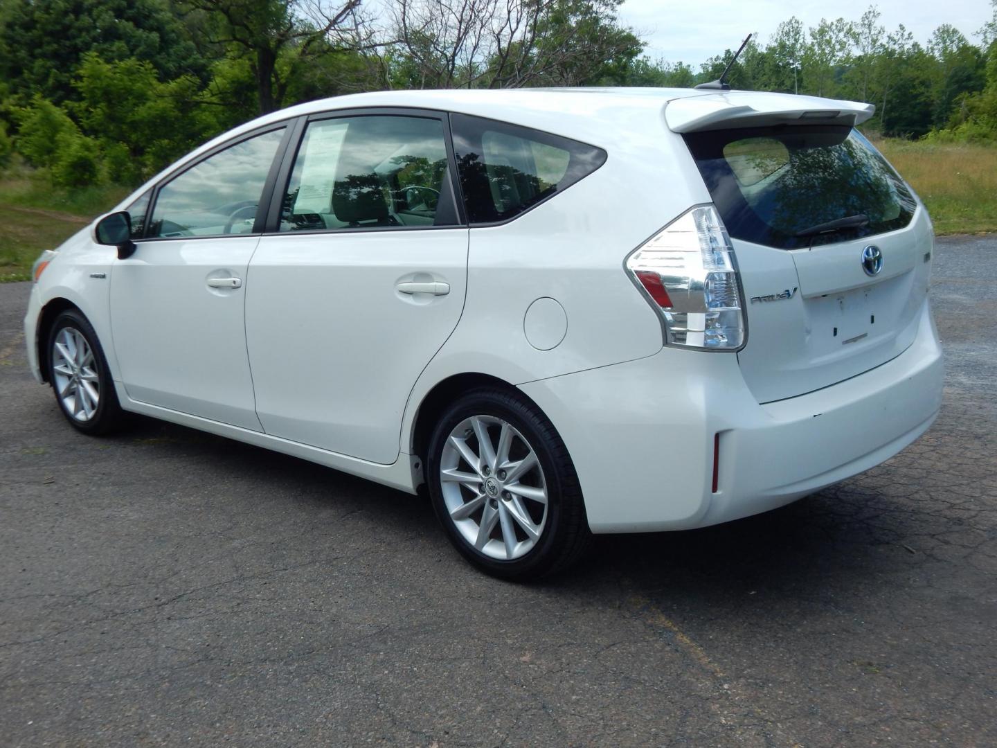 2013 White /Gray Toyota Prius V Three (JTDZN3EU2D3) with an 1.8L L4 DOHC 16V HYBRID engine, Continuously Variable Transmission transmission, located at 6528 Lower York Road, New Hope, PA, 18938, (215) 862-9555, 40.358707, -74.977882 - Here we have a 2013 Prius with a 1.8L inline 4 cylinder hybrid engine putting power to the front wheels via an automatic transmission. Options include: gray leather, manual seats, heated front seats, cold AC, heat, AM/FM/BLUETOOTH radio, back up camera, push button start, cruise control, tilt steeri - Photo#2