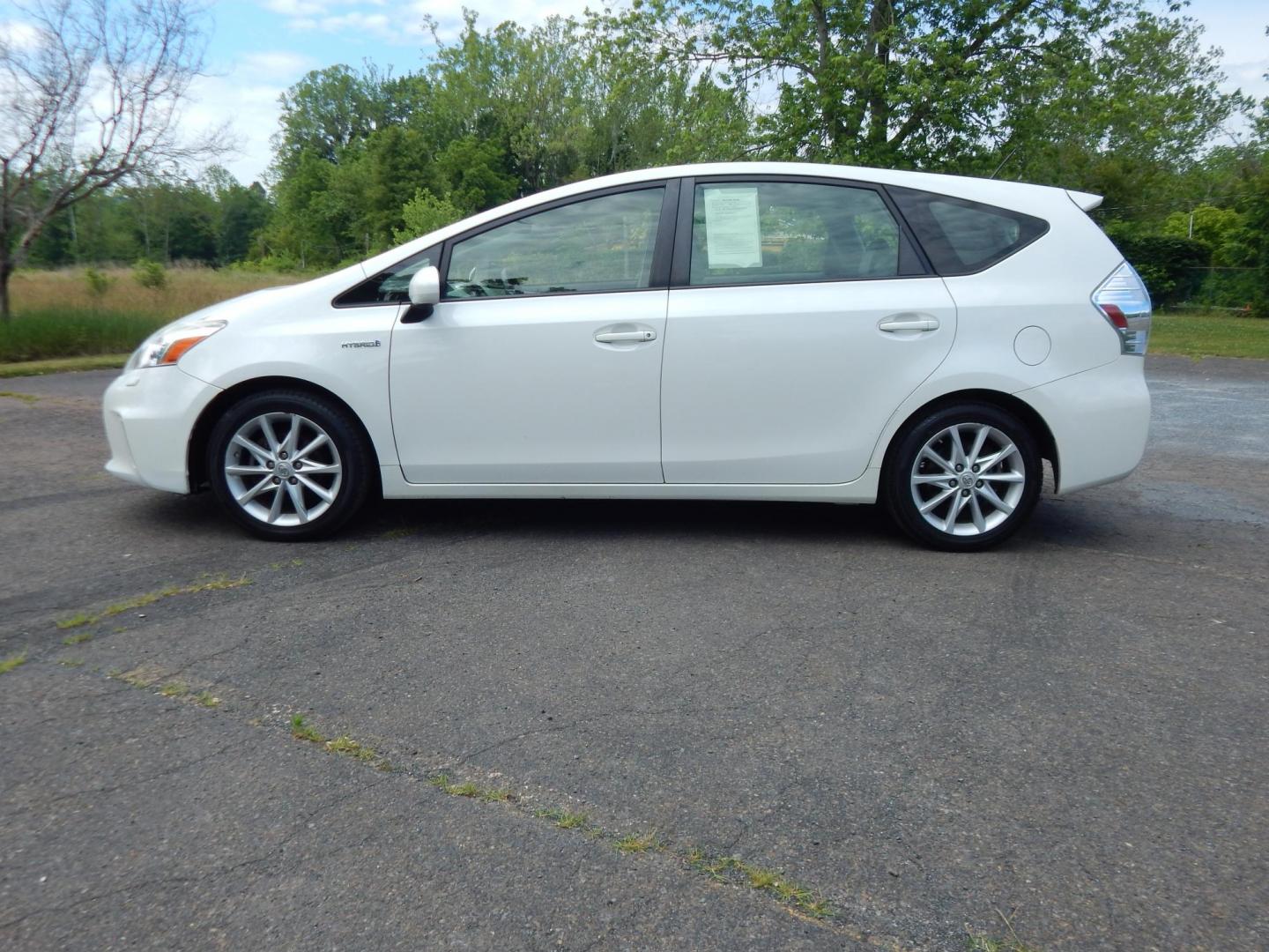 2013 White /Gray Toyota Prius V Three (JTDZN3EU2D3) with an 1.8L L4 DOHC 16V HYBRID engine, Continuously Variable Transmission transmission, located at 6528 Lower York Road, New Hope, PA, 18938, (215) 862-9555, 40.358707, -74.977882 - Here we have a 2013 Prius with a 1.8L inline 4 cylinder hybrid engine putting power to the front wheels via an automatic transmission. Options include: gray leather, manual seats, heated front seats, cold AC, heat, AM/FM/BLUETOOTH radio, back up camera, push button start, cruise control, tilt steeri - Photo#1