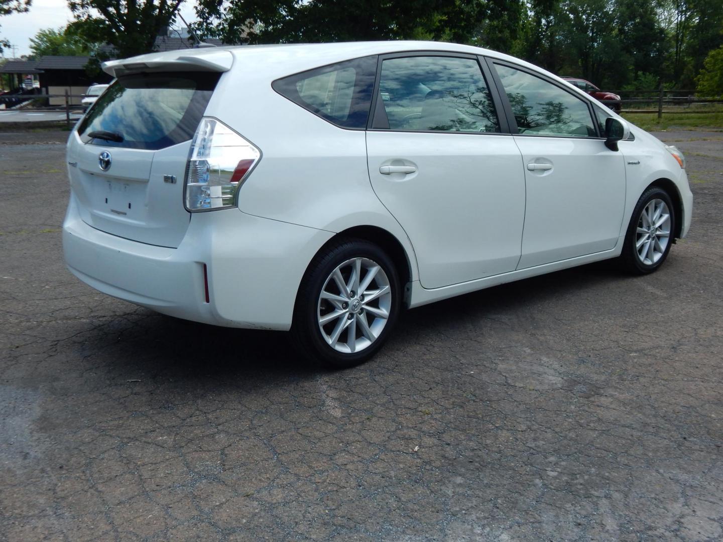 2013 White /Gray Toyota Prius V Three (JTDZN3EU2D3) with an 1.8L L4 DOHC 16V HYBRID engine, Continuously Variable Transmission transmission, located at 6528 Lower York Road, New Hope, PA, 18938, (215) 862-9555, 40.358707, -74.977882 - Here we have a 2013 Prius with a 1.8L inline 4 cylinder hybrid engine putting power to the front wheels via an automatic transmission. Options include: gray leather, manual seats, heated front seats, cold AC, heat, AM/FM/BLUETOOTH radio, back up camera, push button start, cruise control, tilt steeri - Photo#3